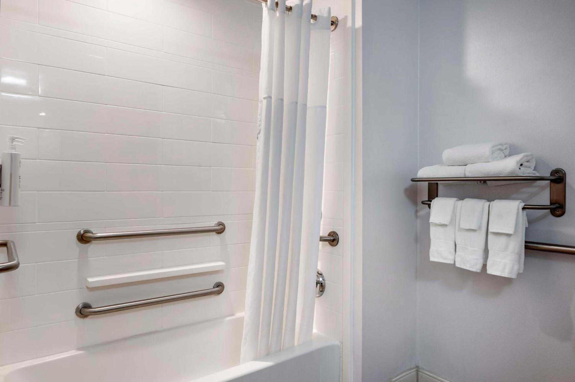 Hampton Inn Greenfield photo 36