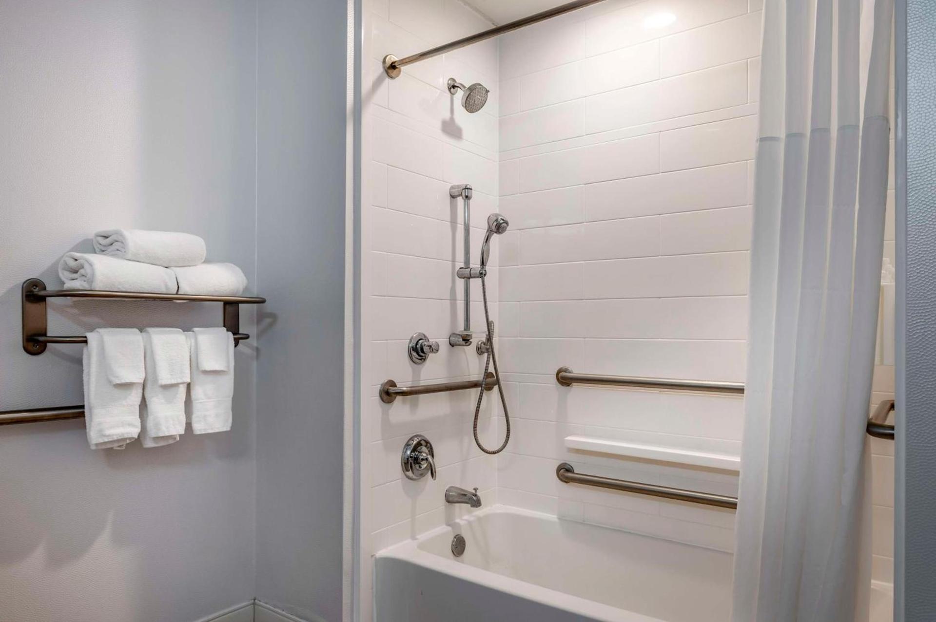 Hampton Inn Greenfield photo 37