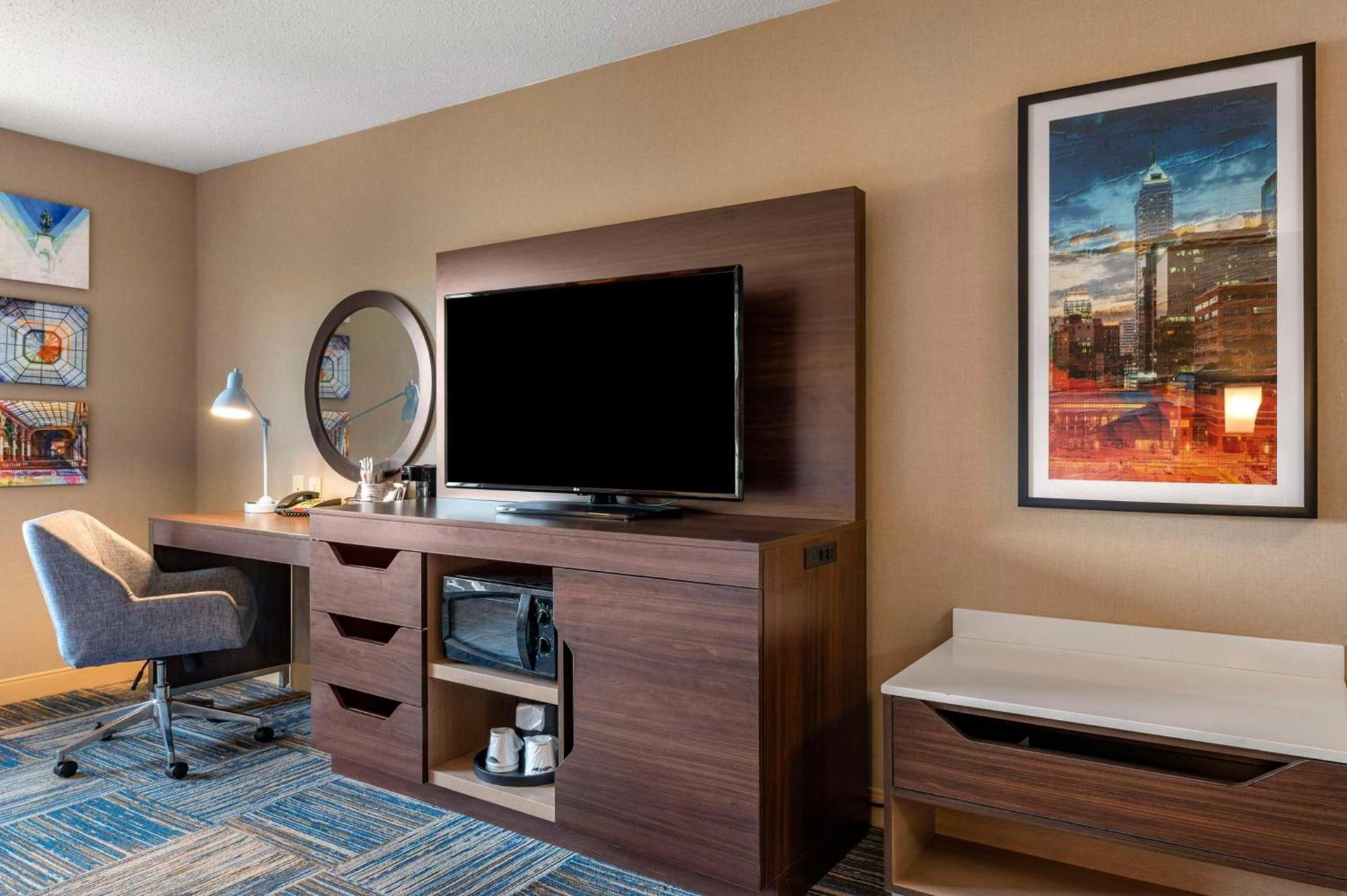 Hampton Inn Greenfield photo 47