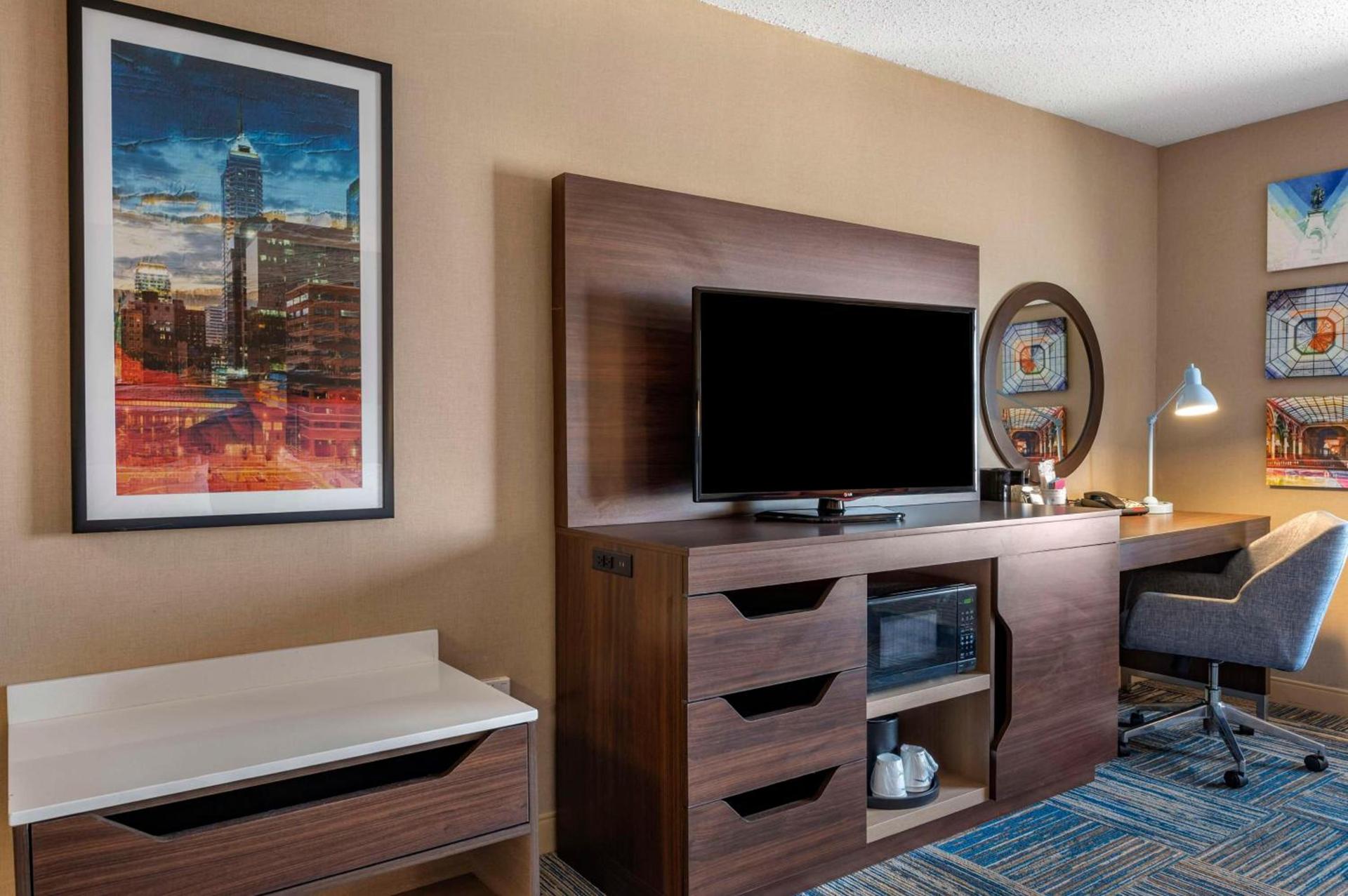 Hampton Inn Greenfield photo 49