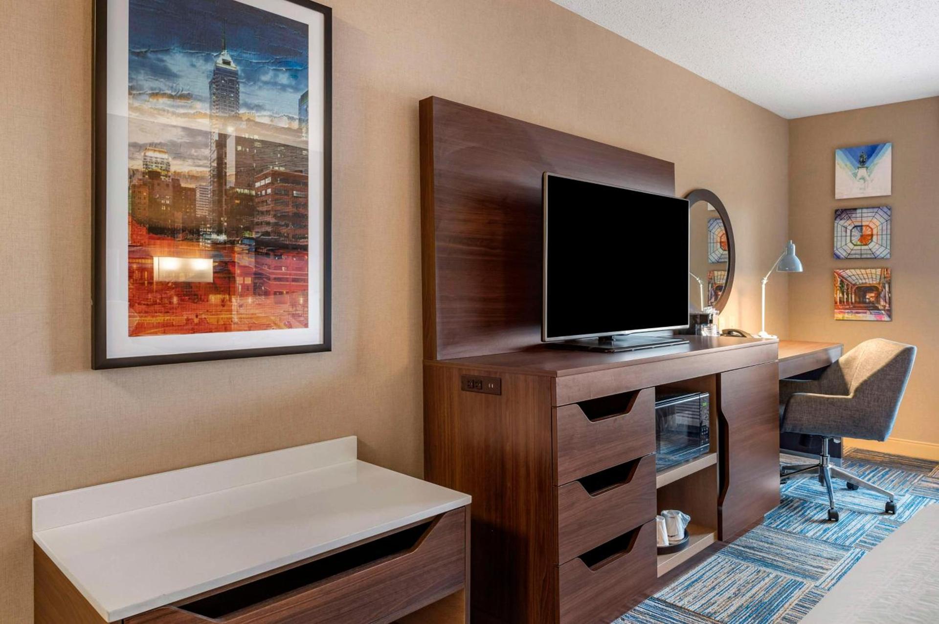Hampton Inn Greenfield photo 48