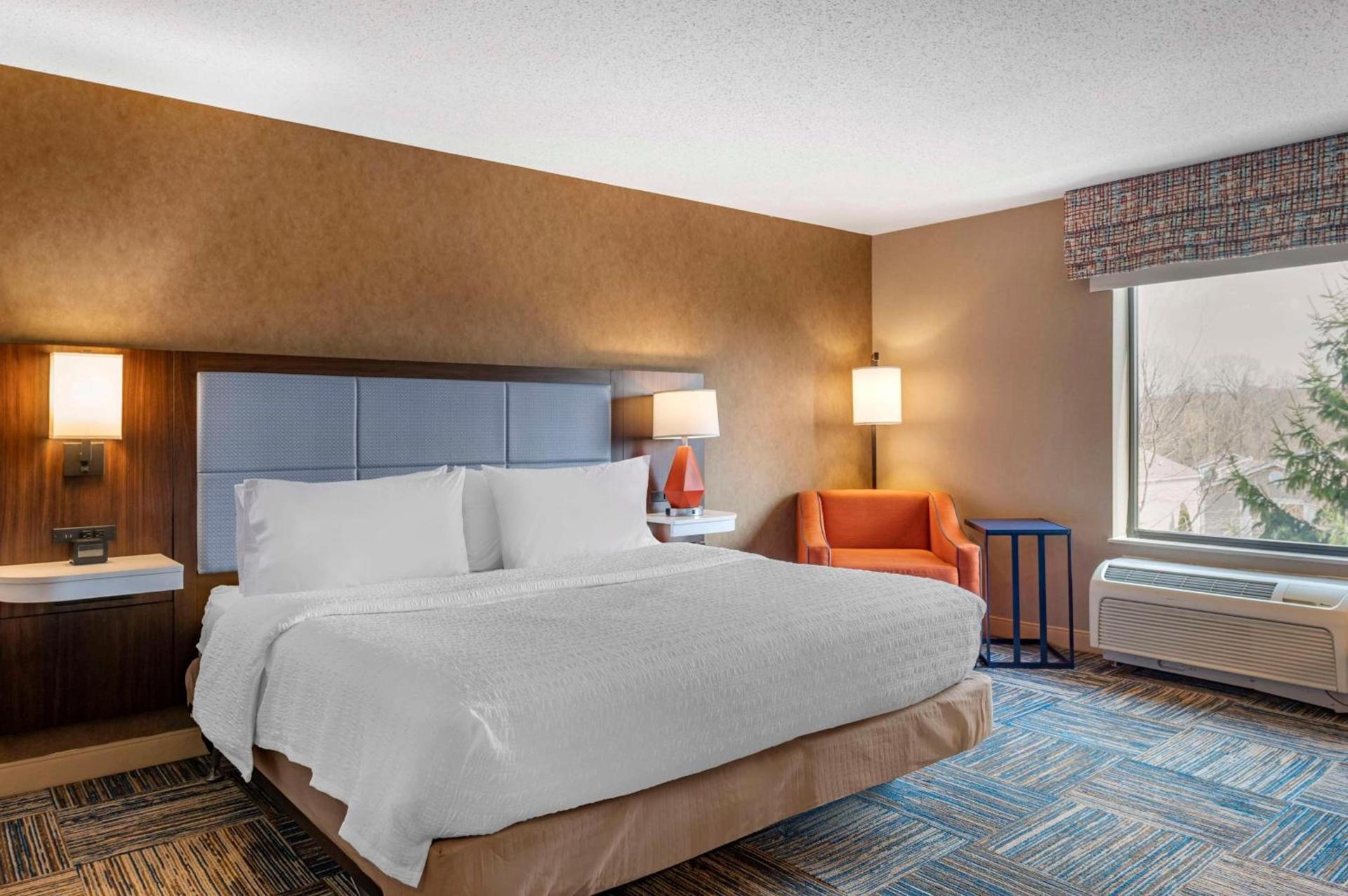 Hampton Inn Greenfield photo 52
