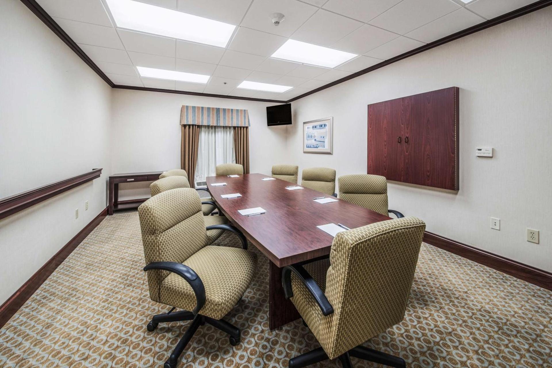 Hampton Inn Greenfield photo 53