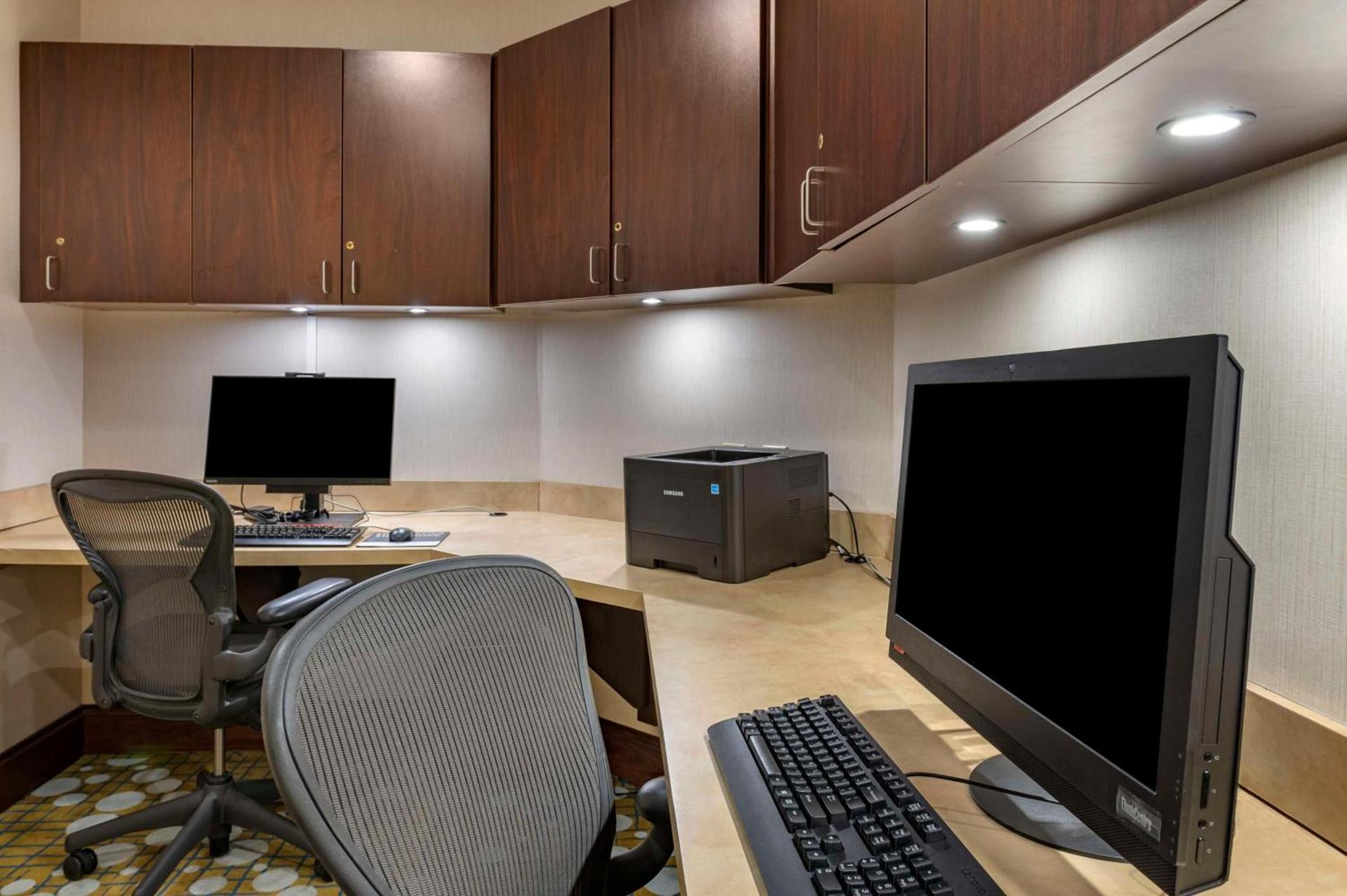Hampton Inn Greenfield photo 56