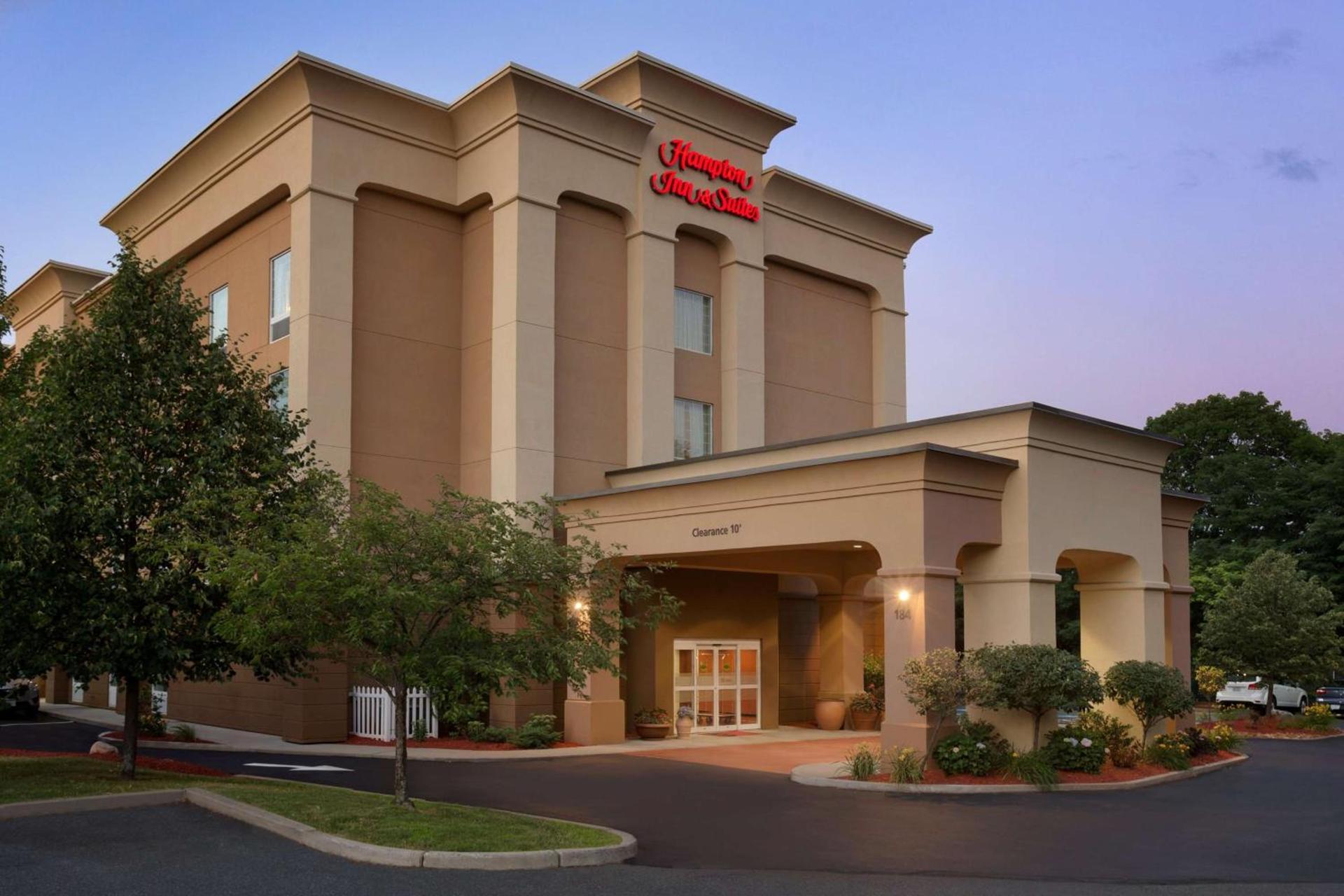 Hampton Inn & Suites Greenfield photo 2