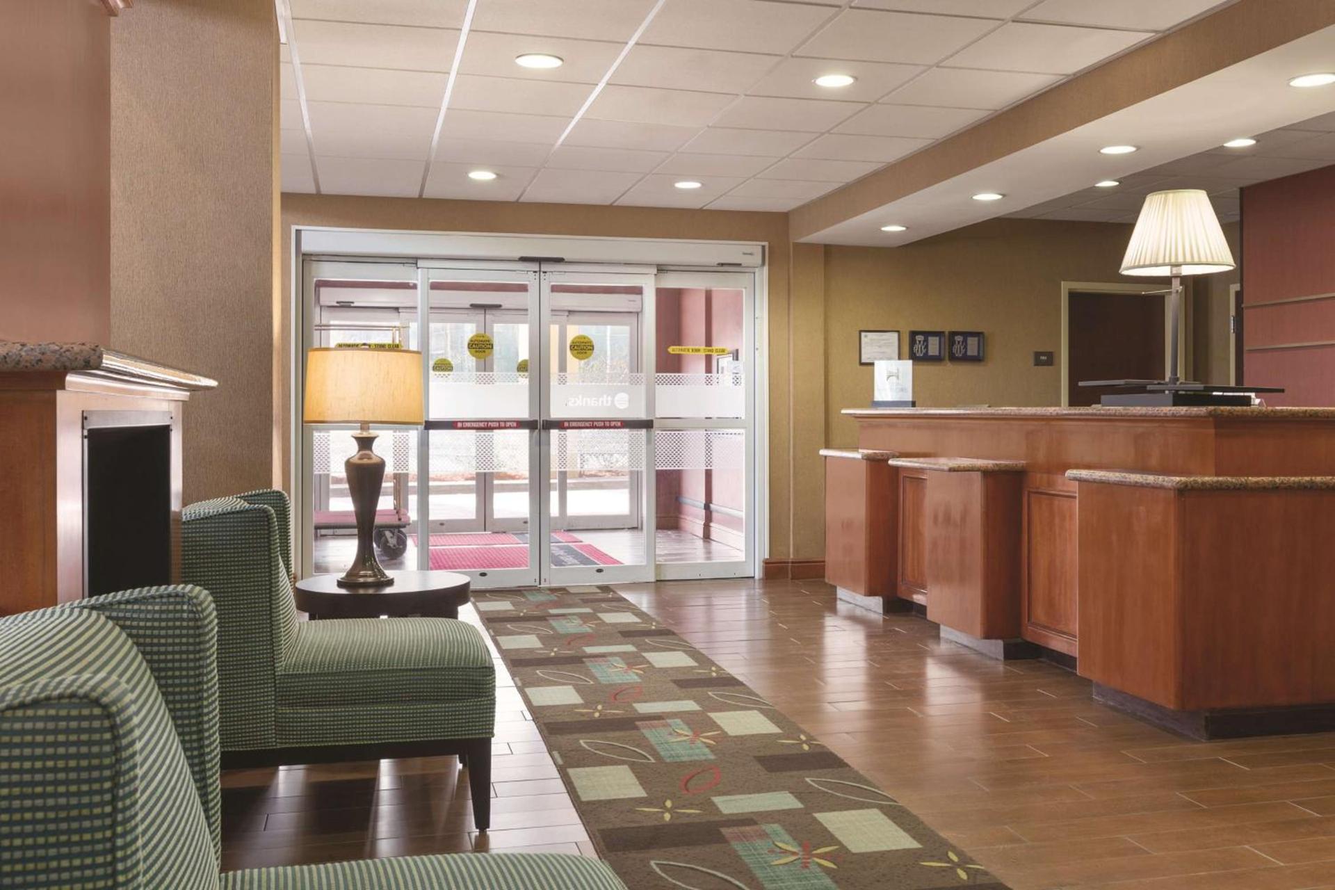 Hampton Inn & Suites Greenfield photo 5