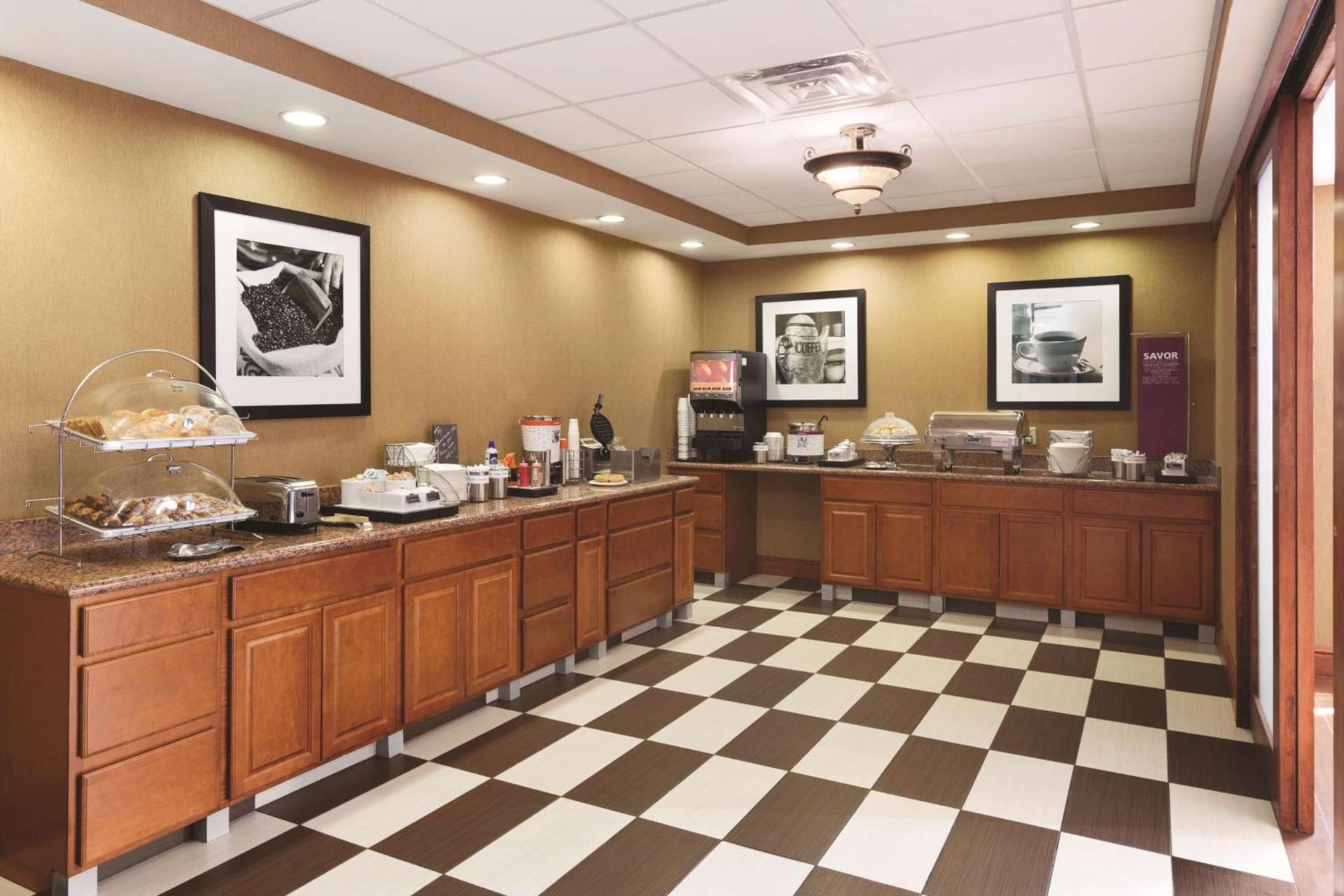 Hampton Inn & Suites Greenfield photo 10