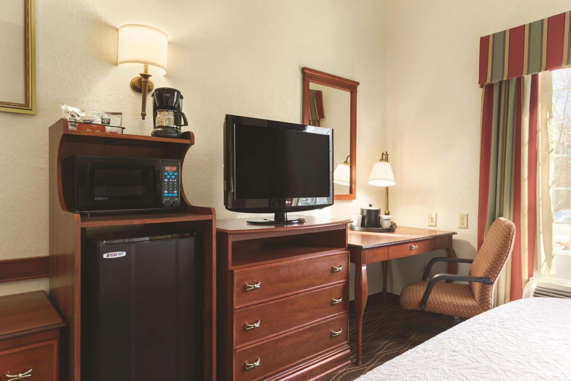 Hampton Inn & Suites Greenfield photo 15