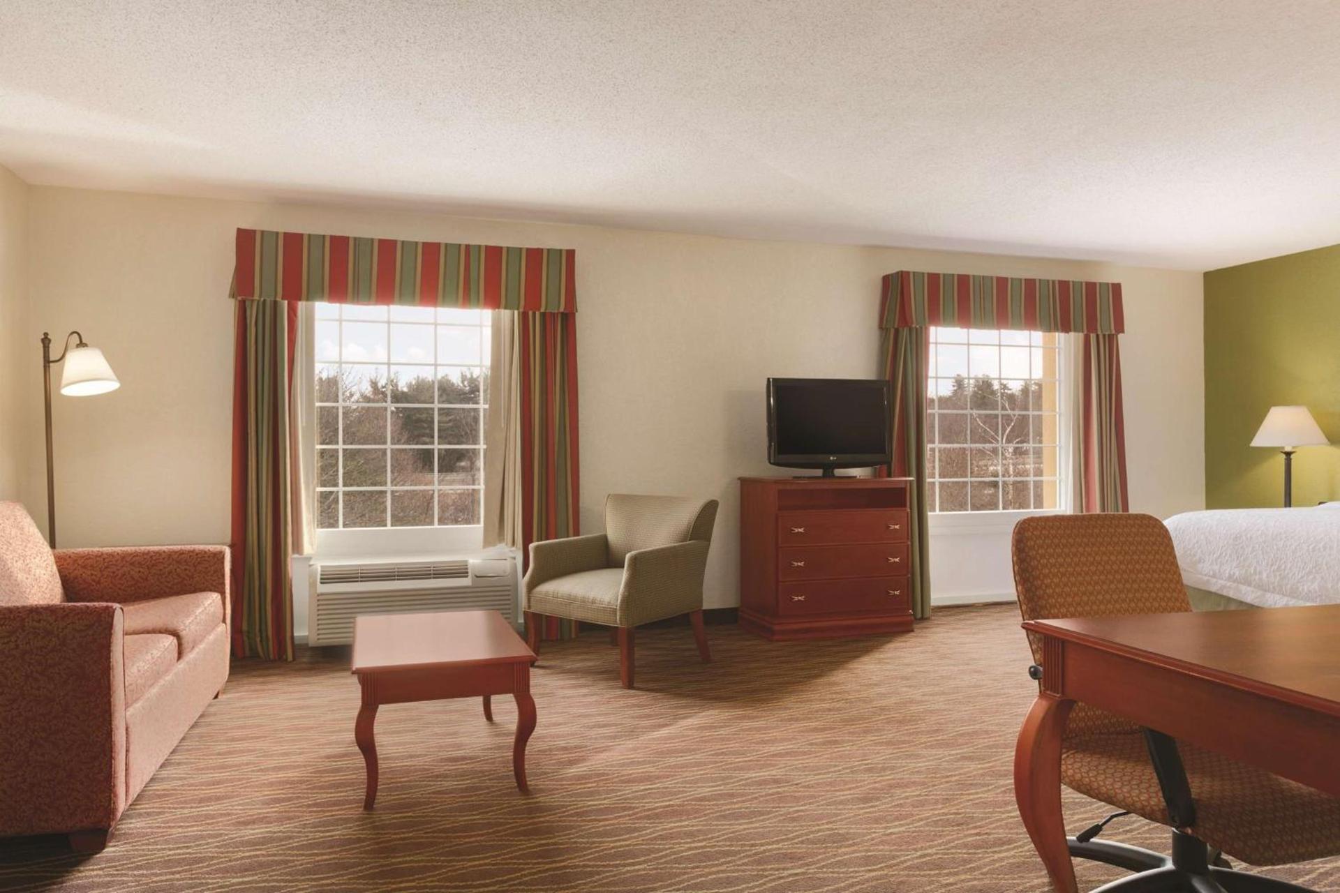 Hampton Inn & Suites Greenfield photo 16