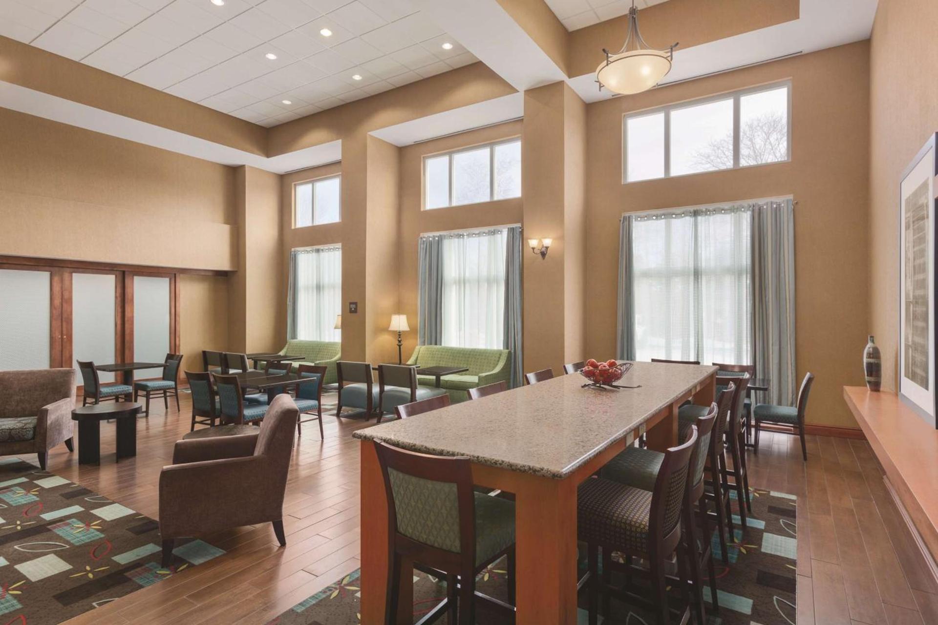 Hampton Inn & Suites Greenfield photo 3