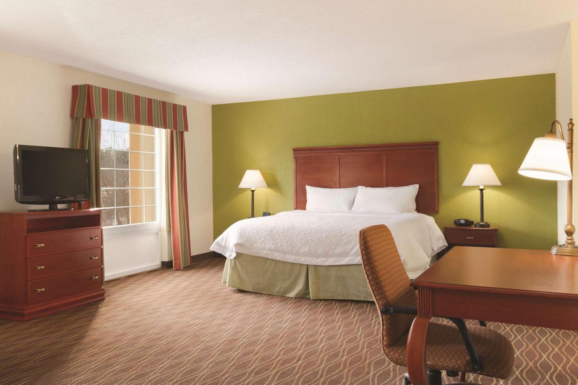Hampton Inn & Suites Greenfield photo 17