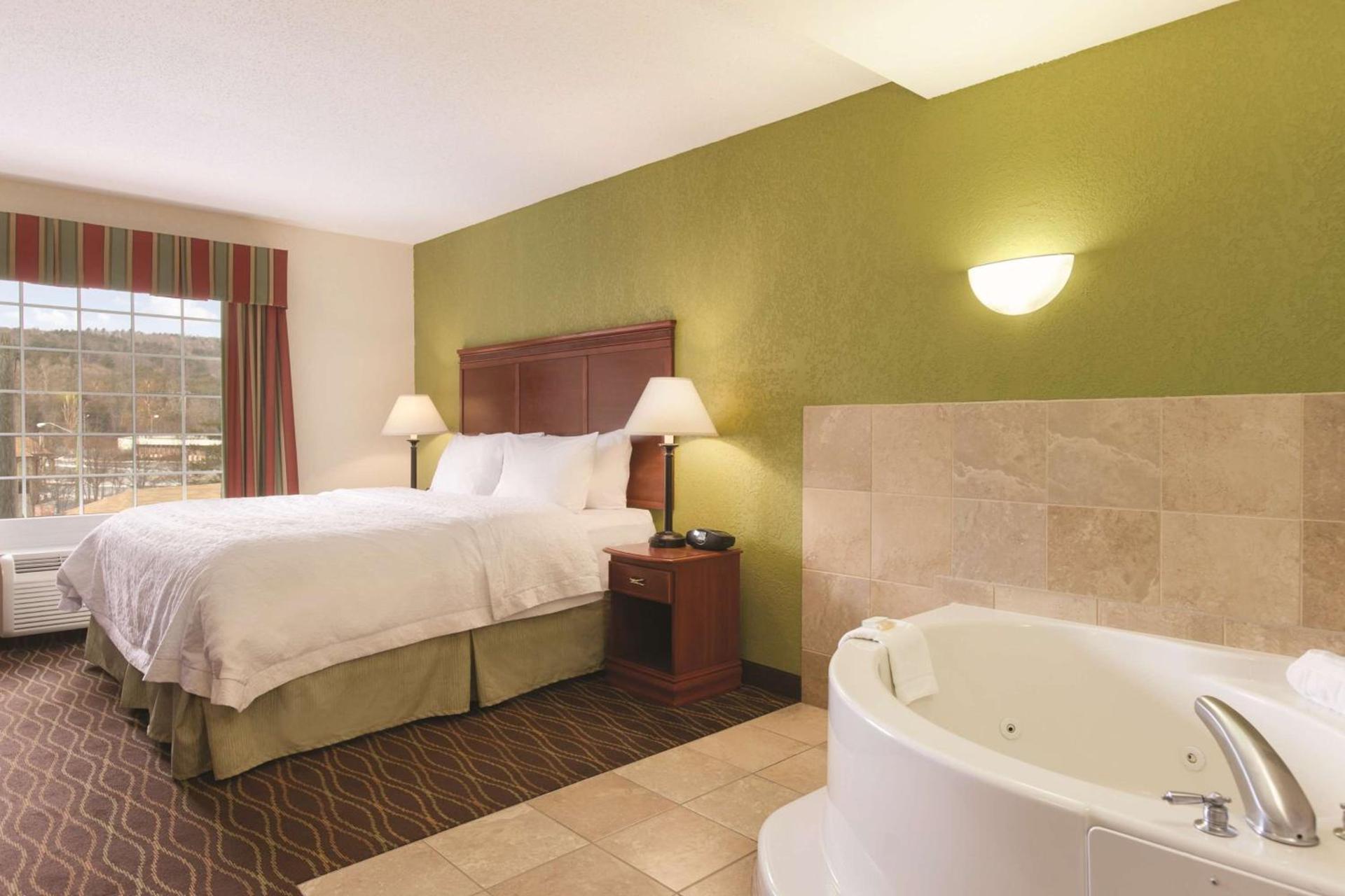 Hampton Inn & Suites Greenfield photo 19