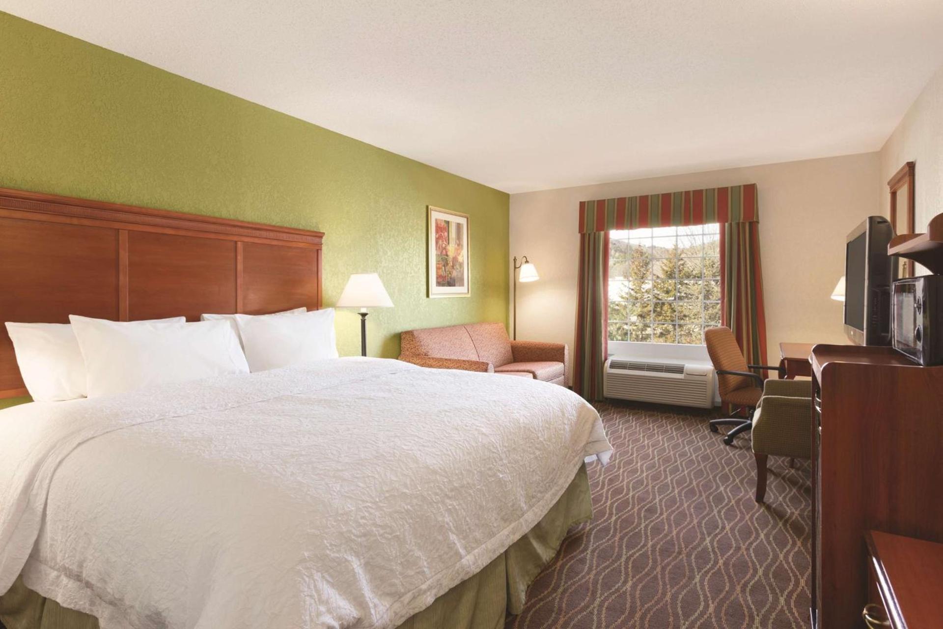 Hampton Inn & Suites Greenfield photo 23