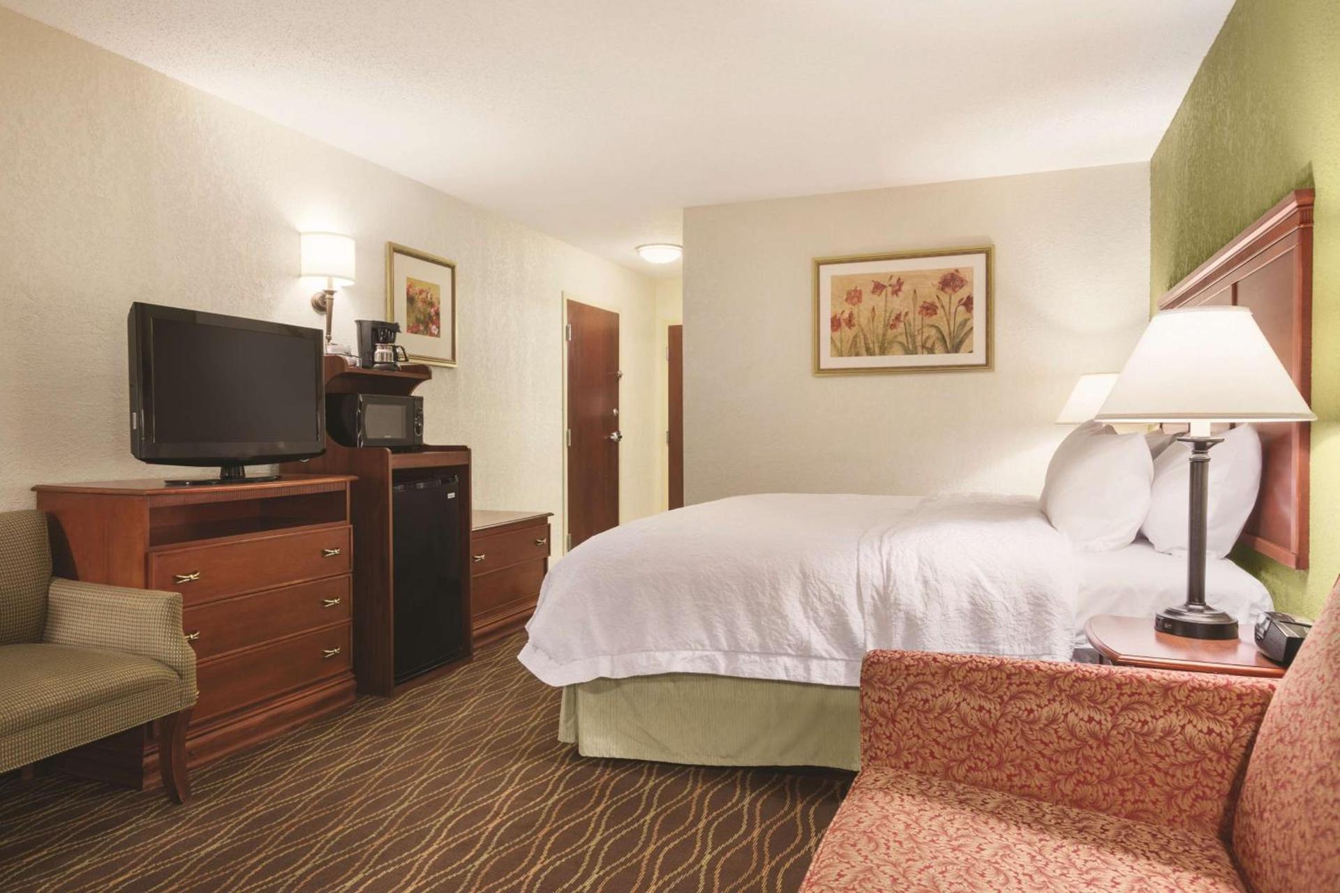 Hampton Inn & Suites Greenfield photo 24