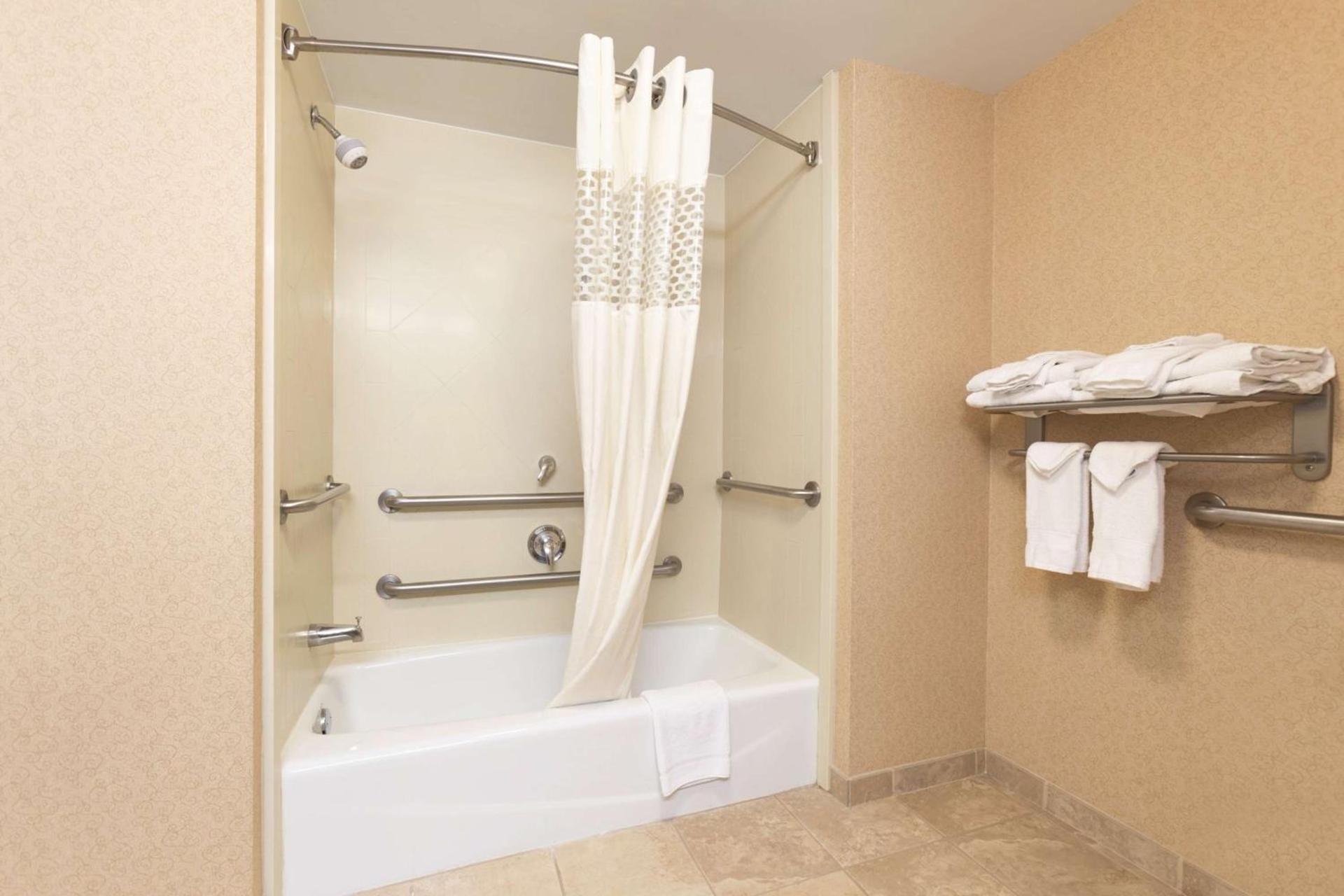 Hampton Inn & Suites Greenfield photo 28