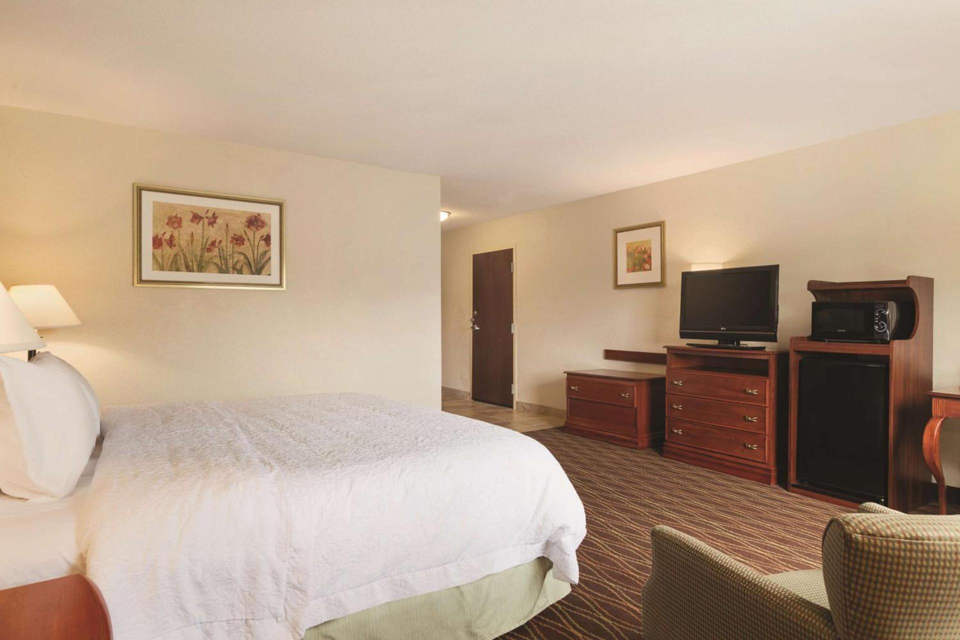 Hampton Inn & Suites Greenfield photo 29