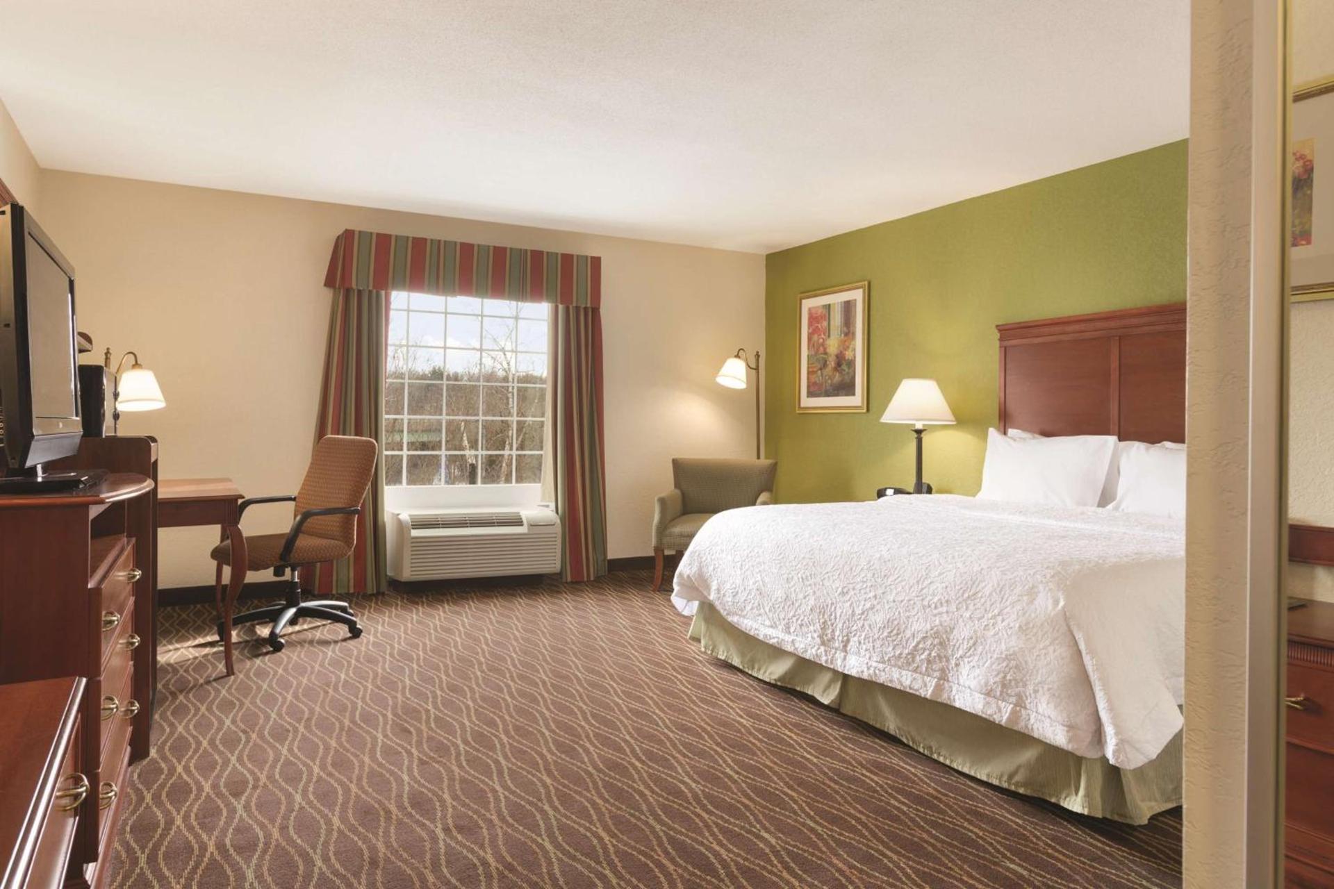 Hampton Inn & Suites Greenfield photo 30
