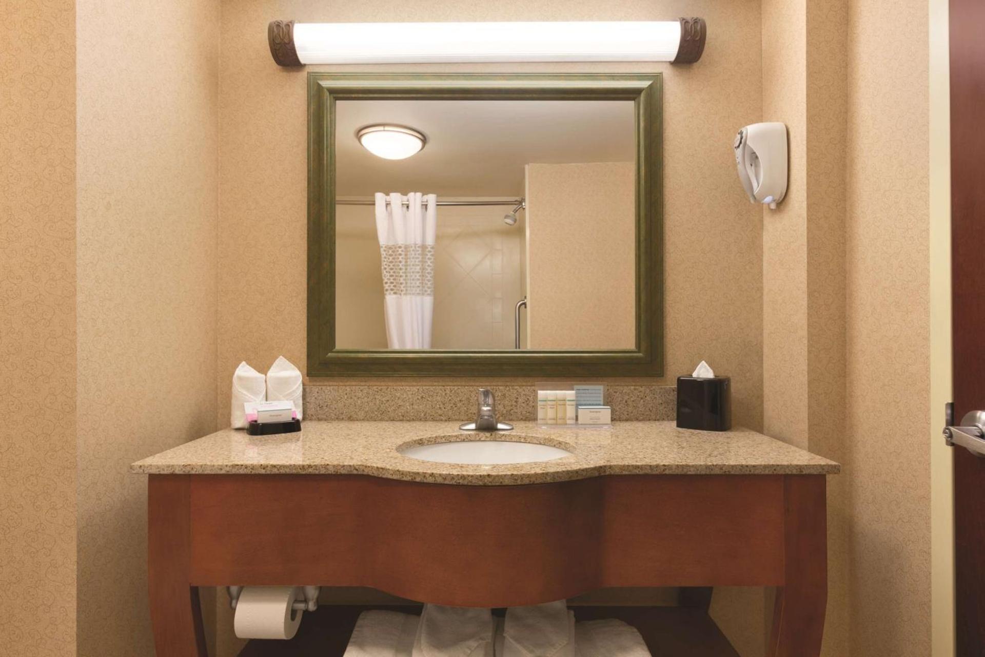 Hampton Inn & Suites Greenfield photo 31