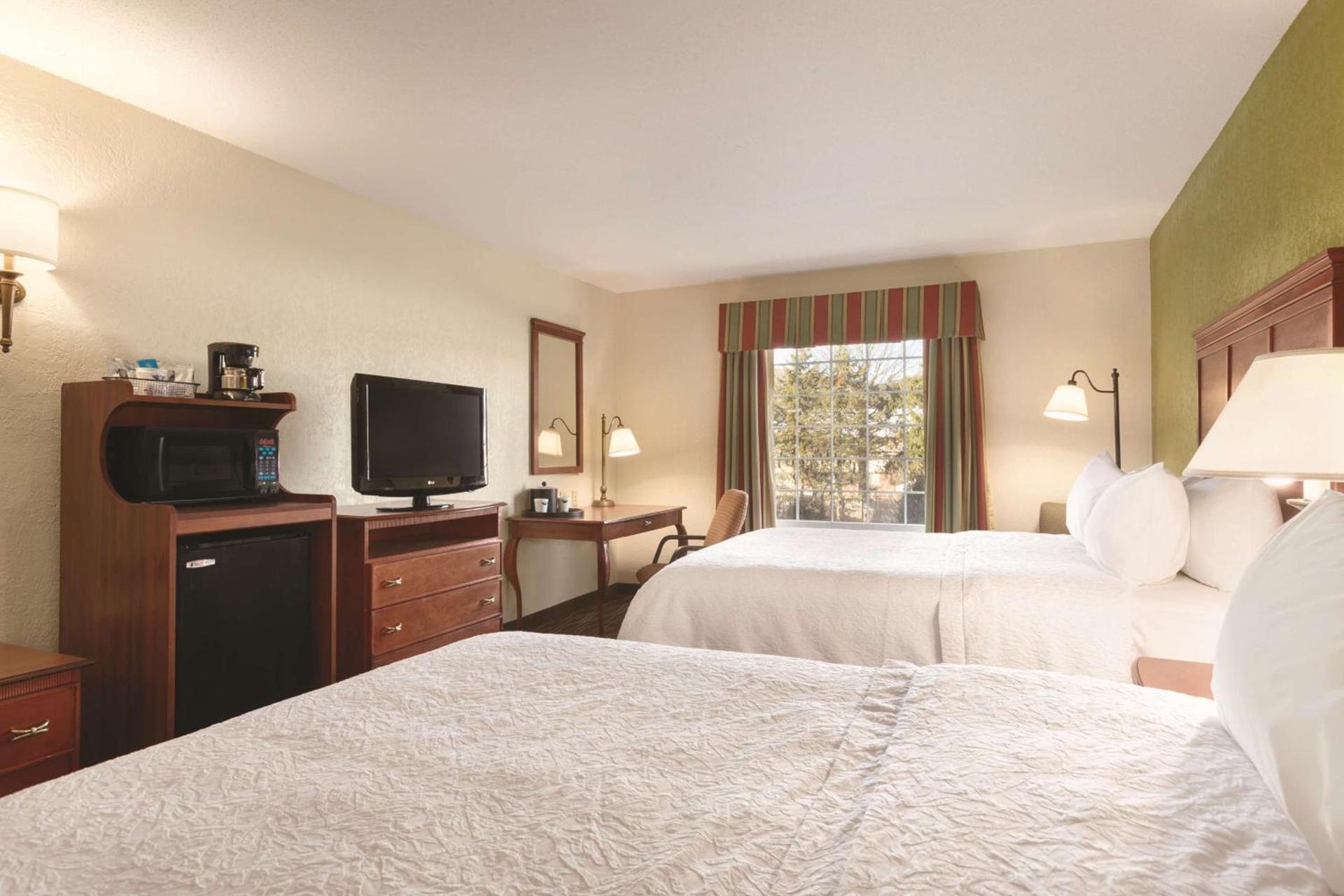 Hampton Inn & Suites Greenfield photo 32