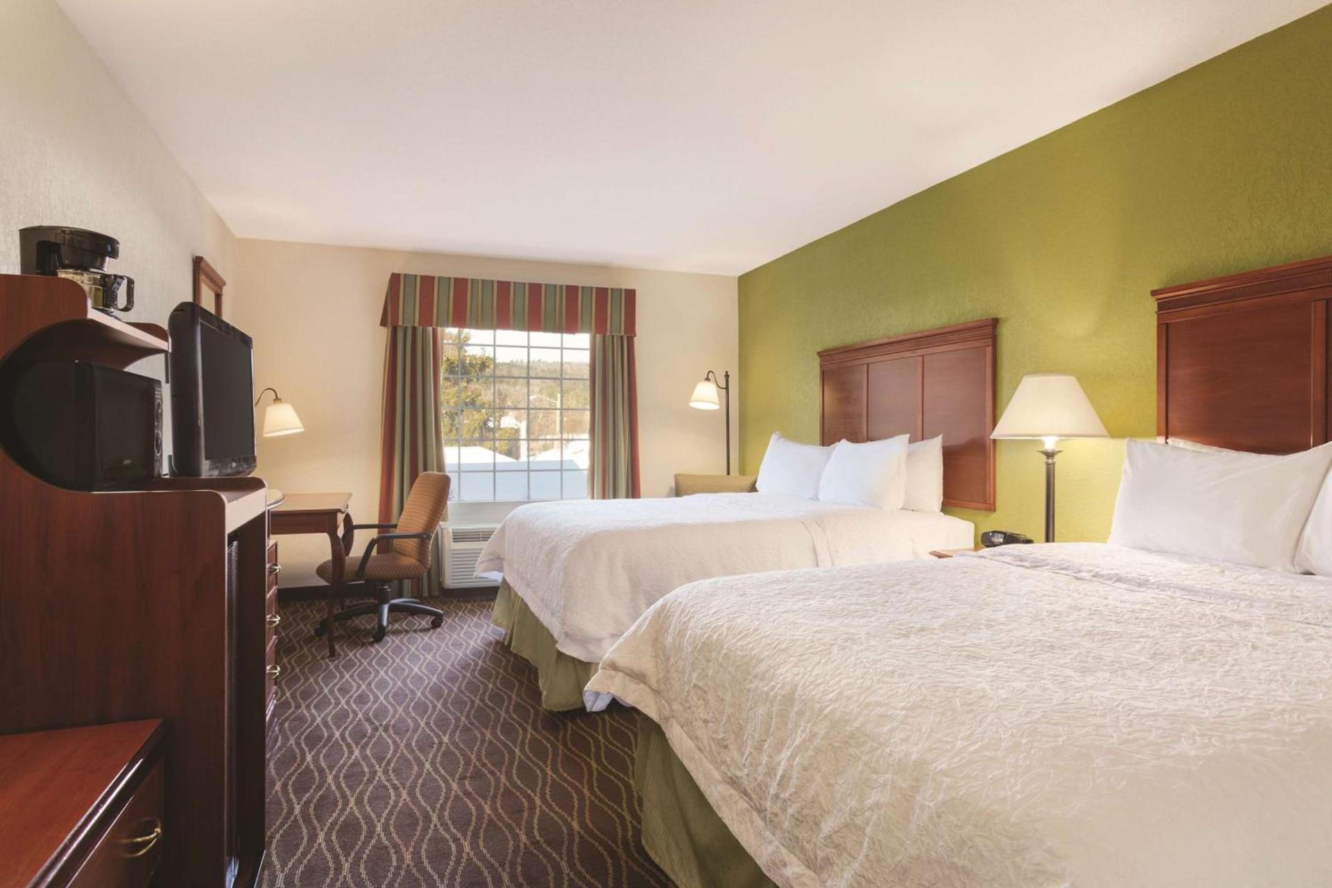 Hampton Inn & Suites Greenfield photo 33