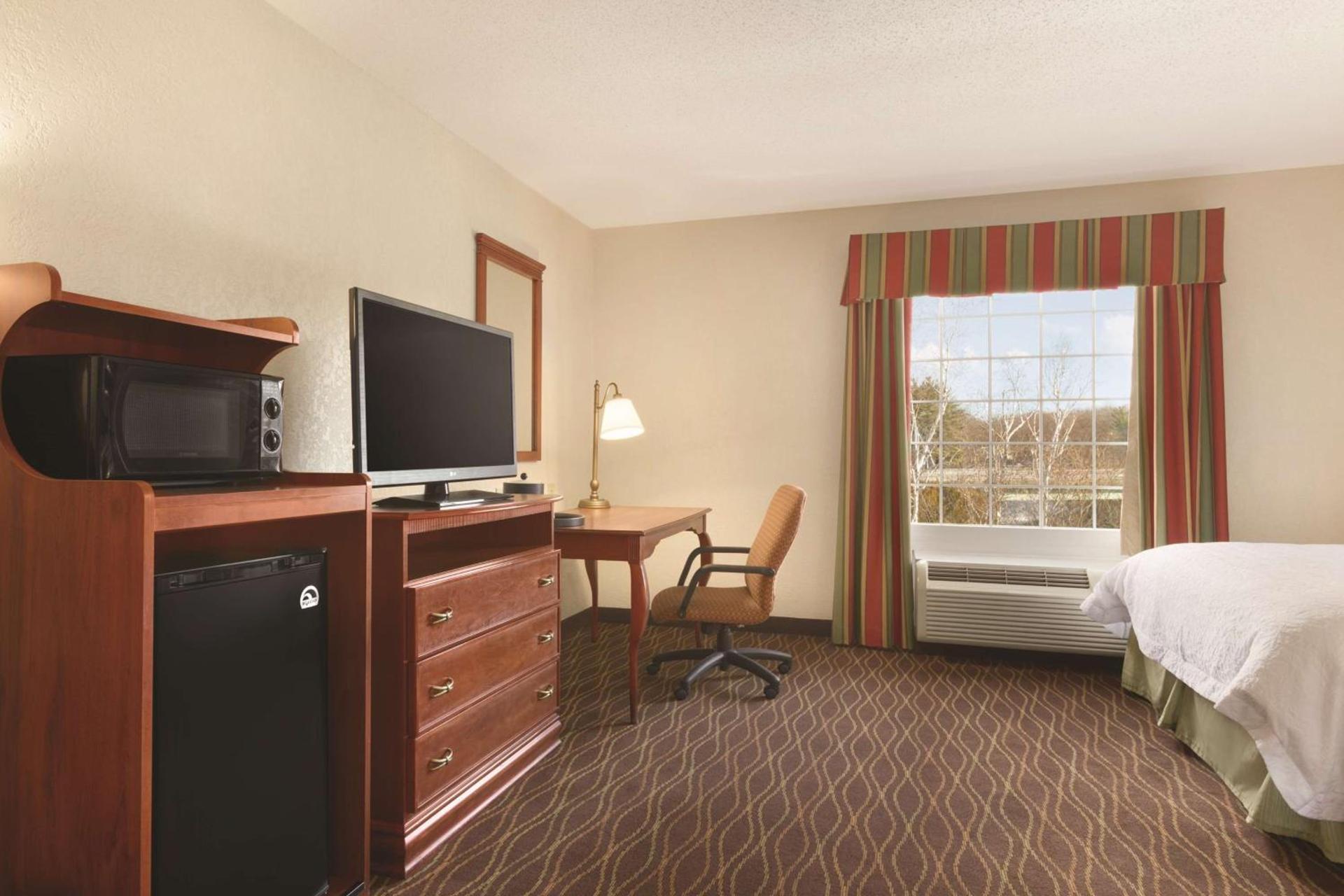 Hampton Inn & Suites Greenfield photo 34