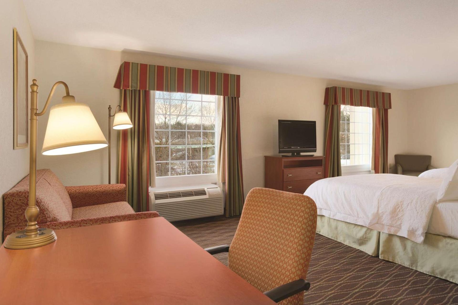 Hampton Inn & Suites Greenfield photo 35