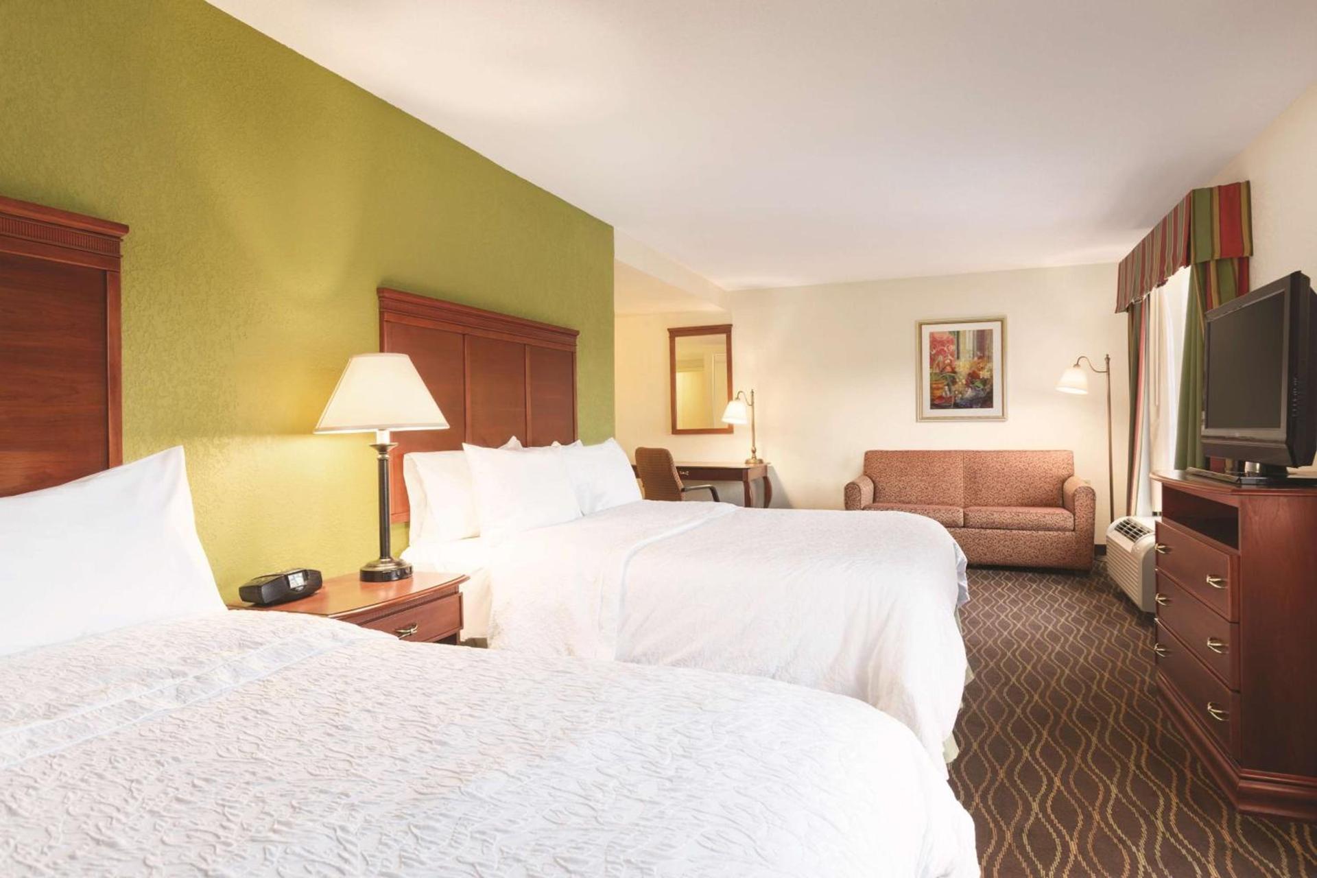 Hampton Inn & Suites Greenfield photo 37