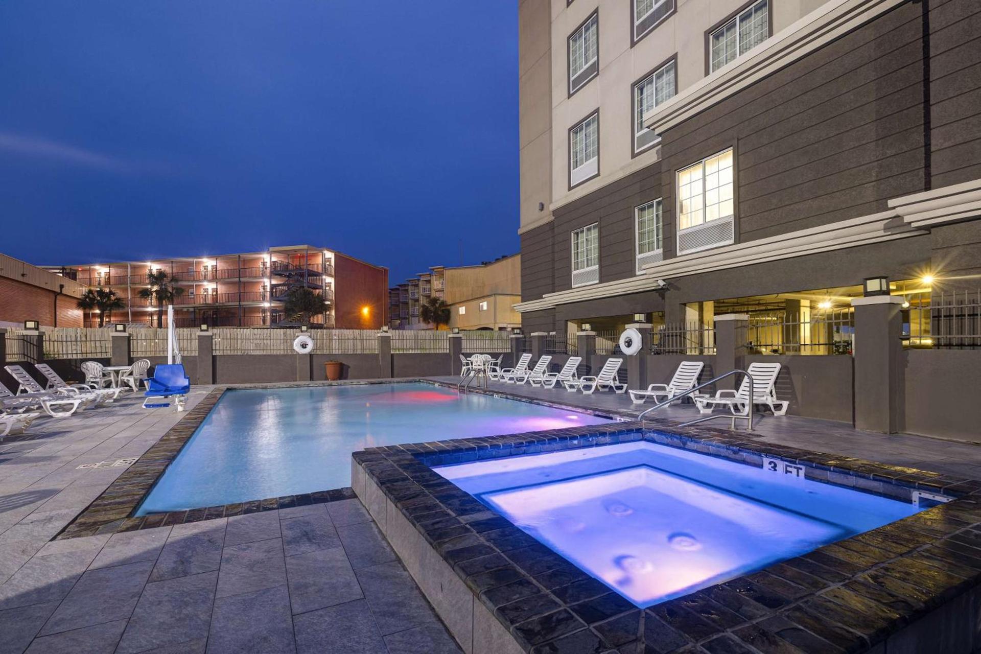 Hampton Inn & Suites Galveston photo 9