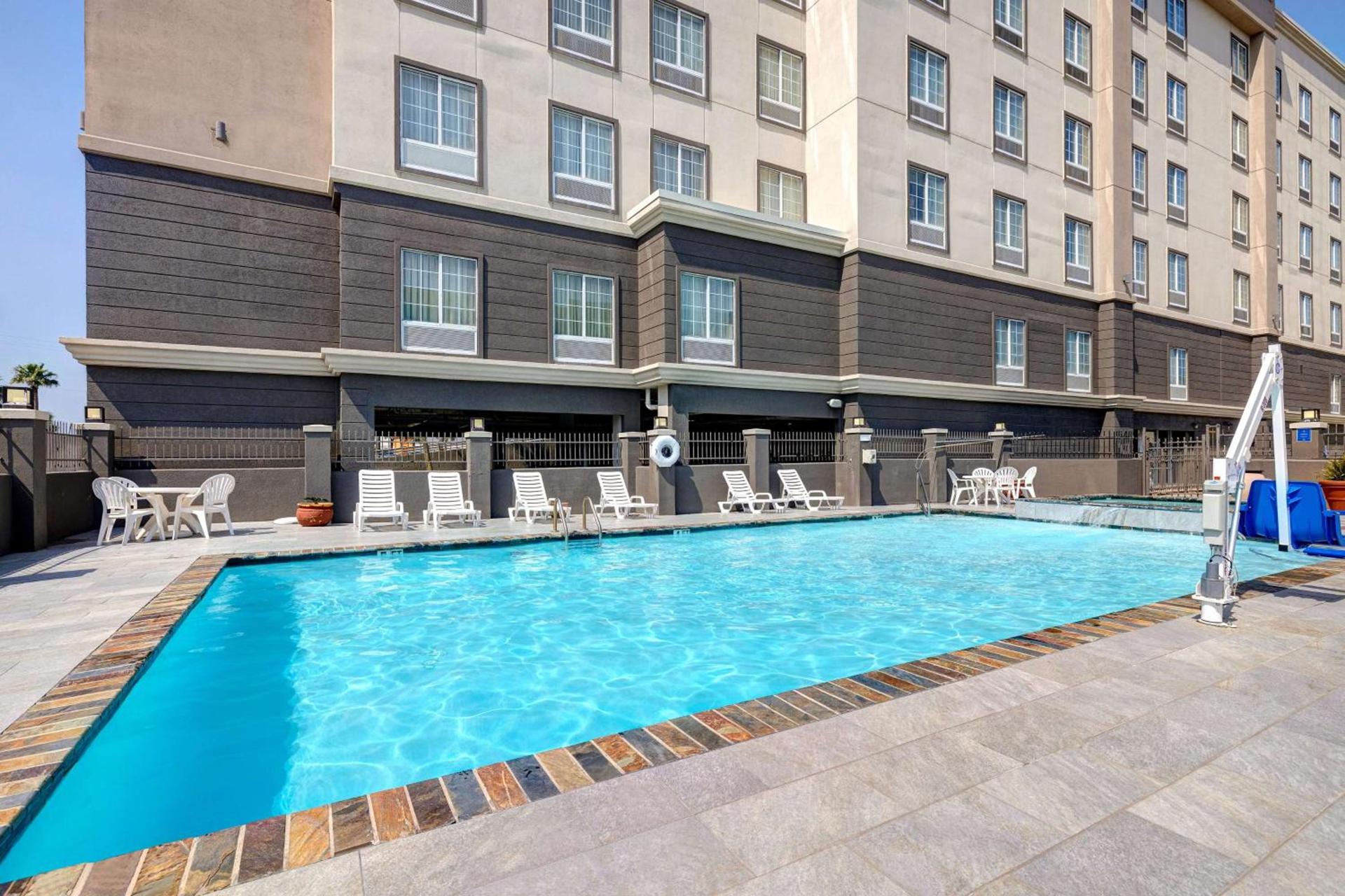 Hampton Inn & Suites Galveston photo 8