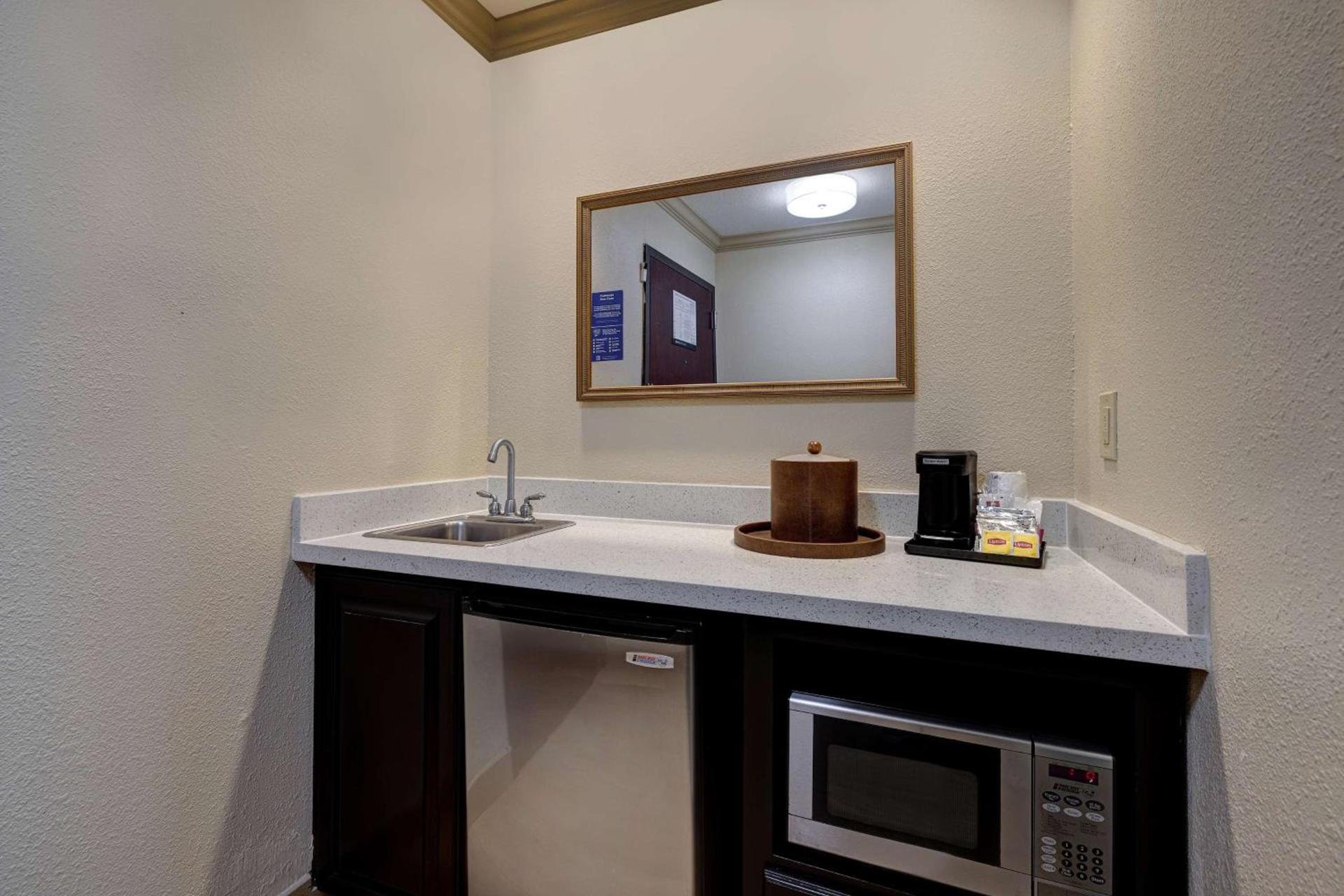Hampton Inn & Suites Galveston photo 51