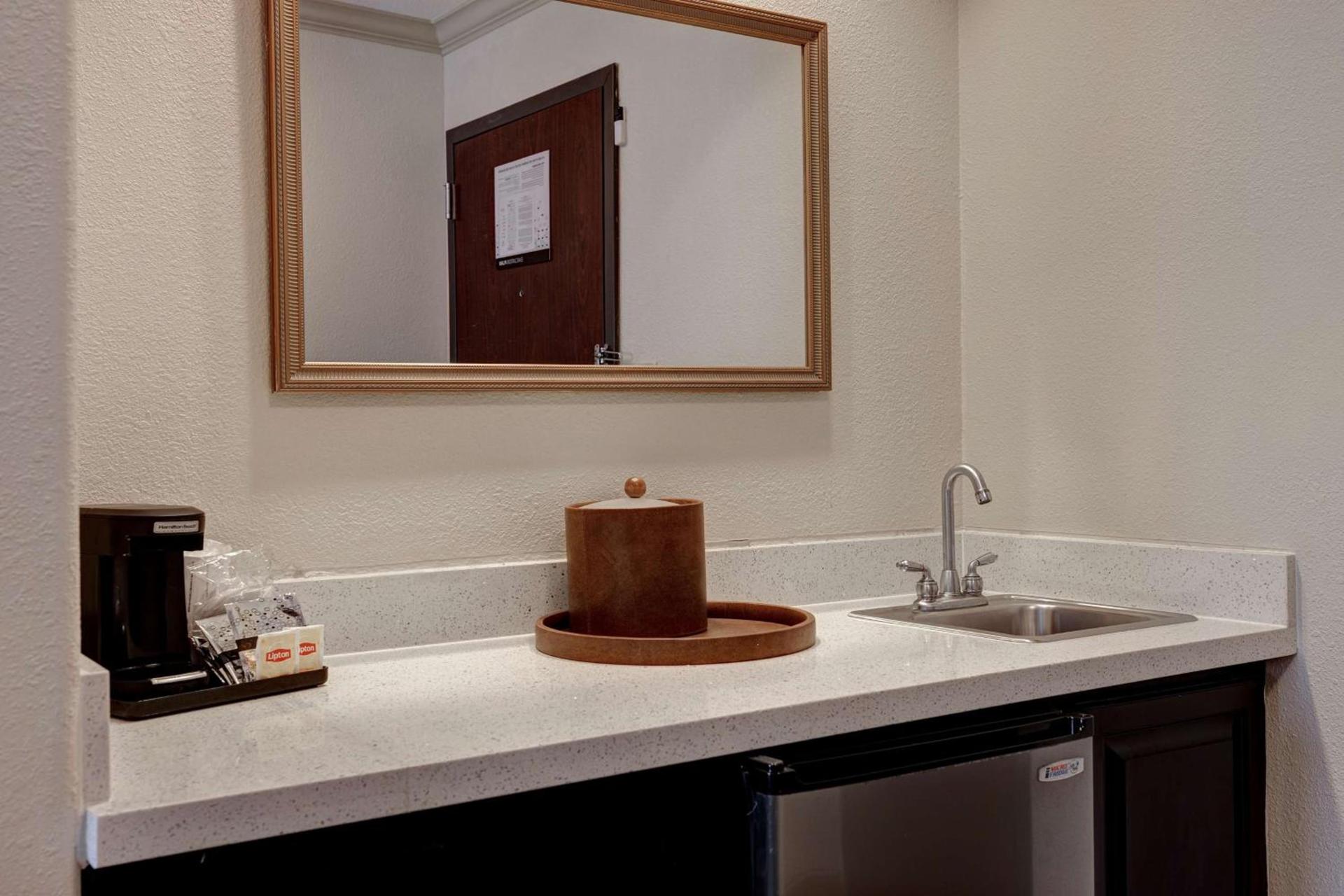 Hampton Inn & Suites Galveston photo 52