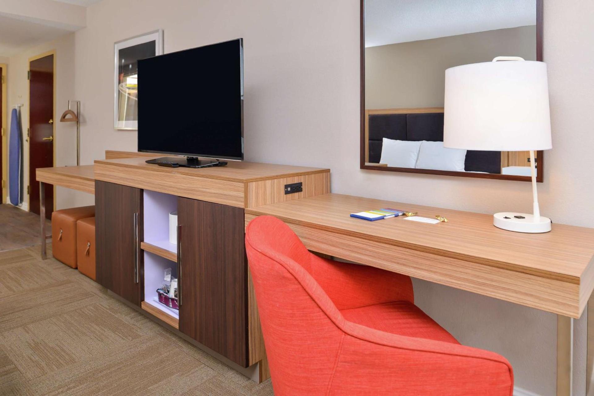 Hampton Inn Greensboro East / McLeansville photo 16