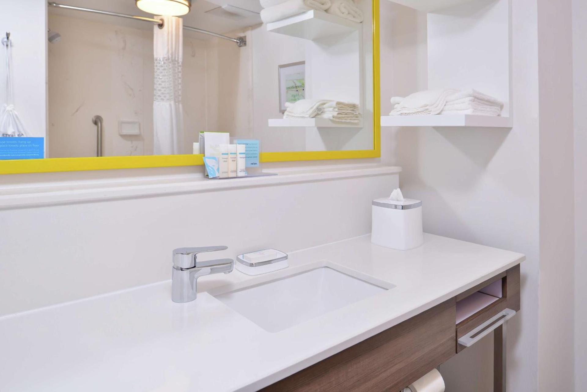 Hampton Inn Greensboro East / McLeansville photo 20