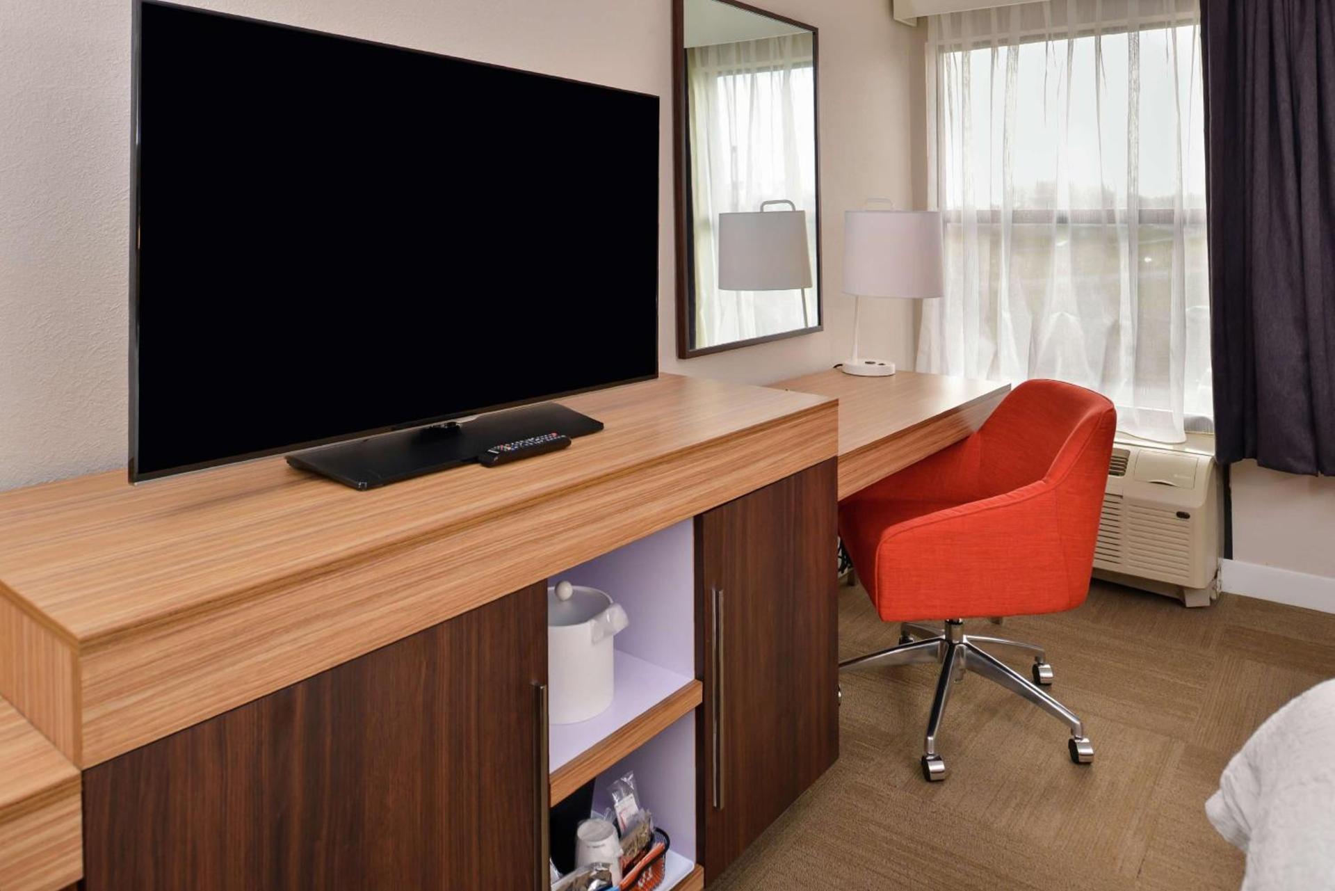Hampton Inn Greensboro East / McLeansville photo 23