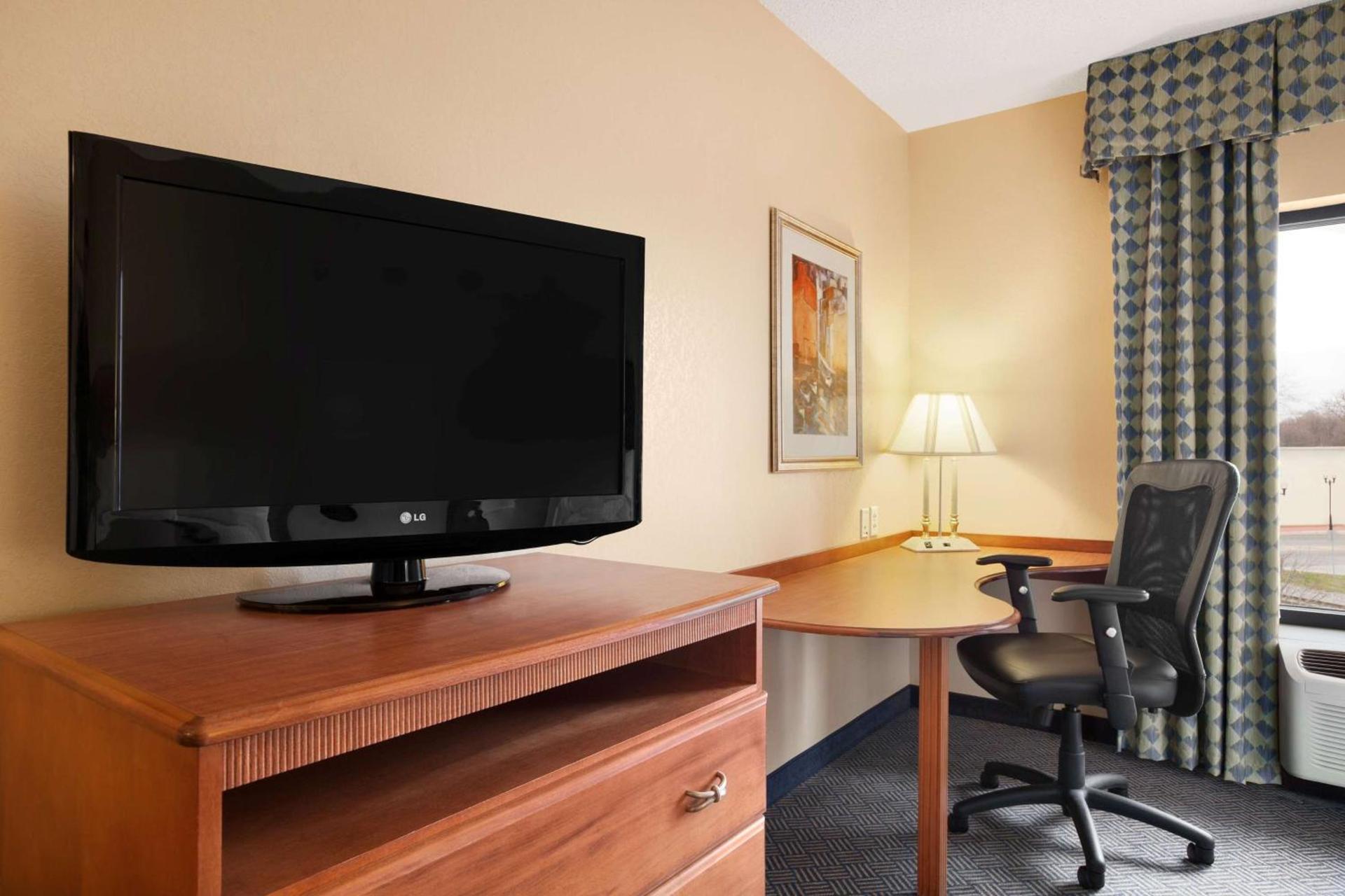 Hampton Inn Geneva photo 15