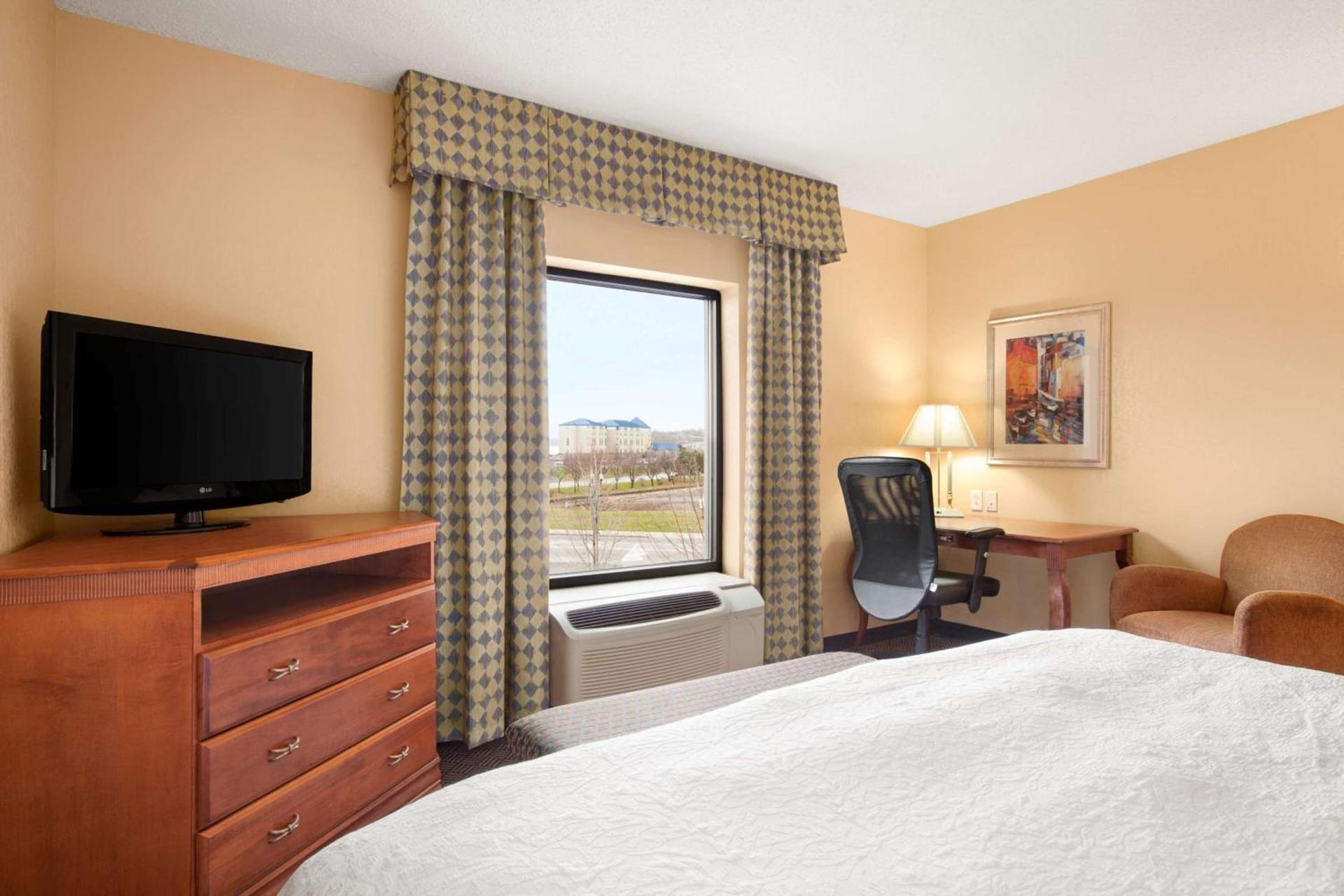 Hampton Inn Geneva photo 18