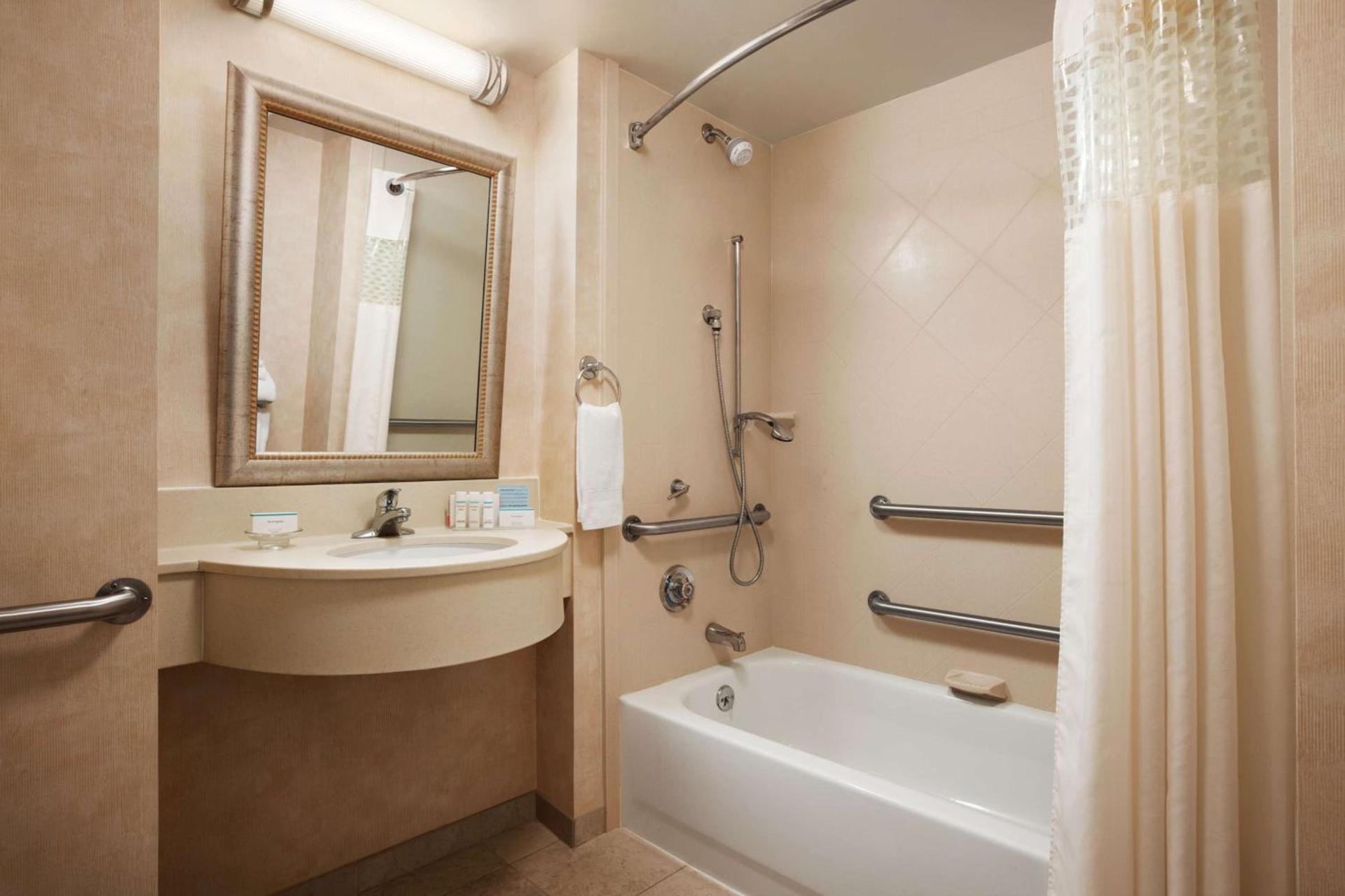 Hampton Inn Geneva photo 23