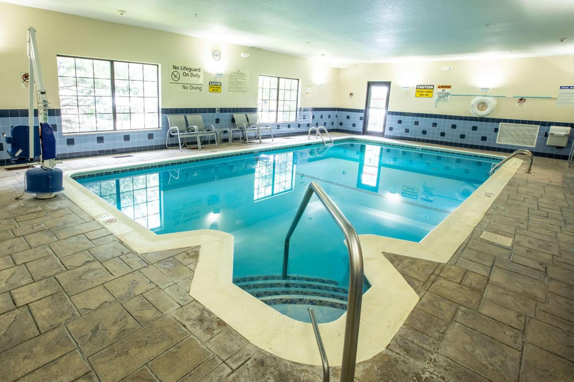 Hampton Inn Hadley-Amherst Area photo 10
