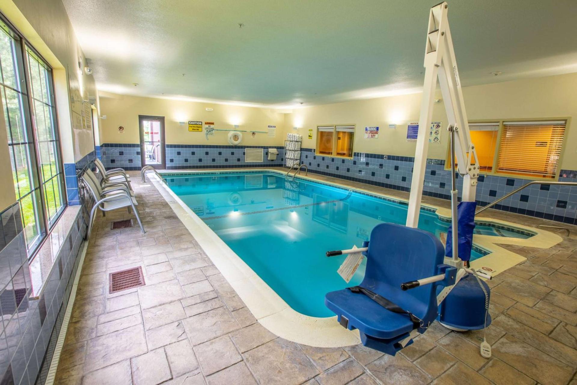 Hampton Inn Hadley-Amherst Area photo 11