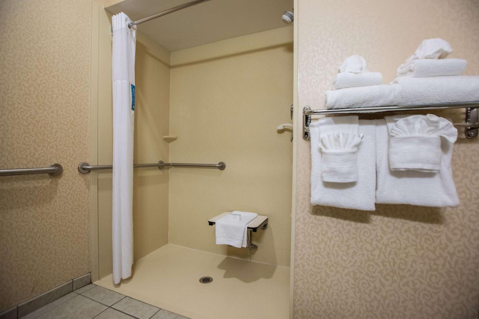 Hampton Inn Hadley-Amherst Area photo 16