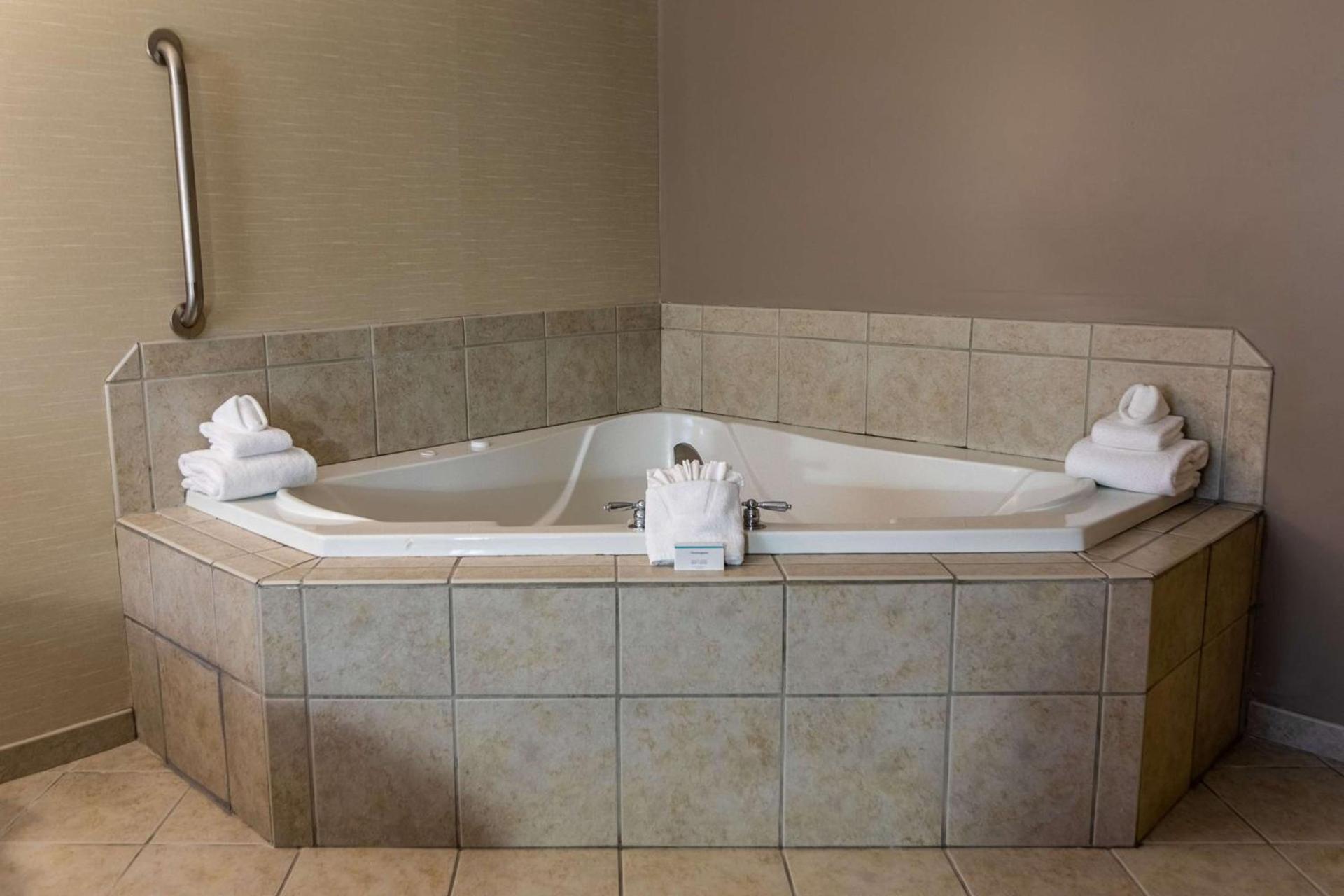 Hampton Inn Hadley-Amherst Area photo 20