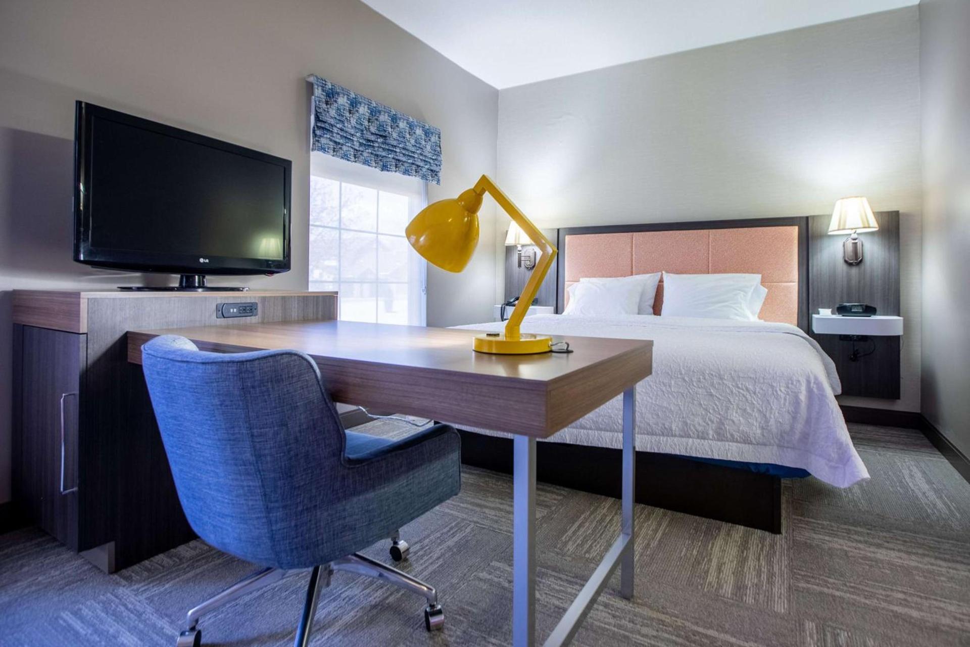 Hampton Inn Hadley-Amherst Area photo 23