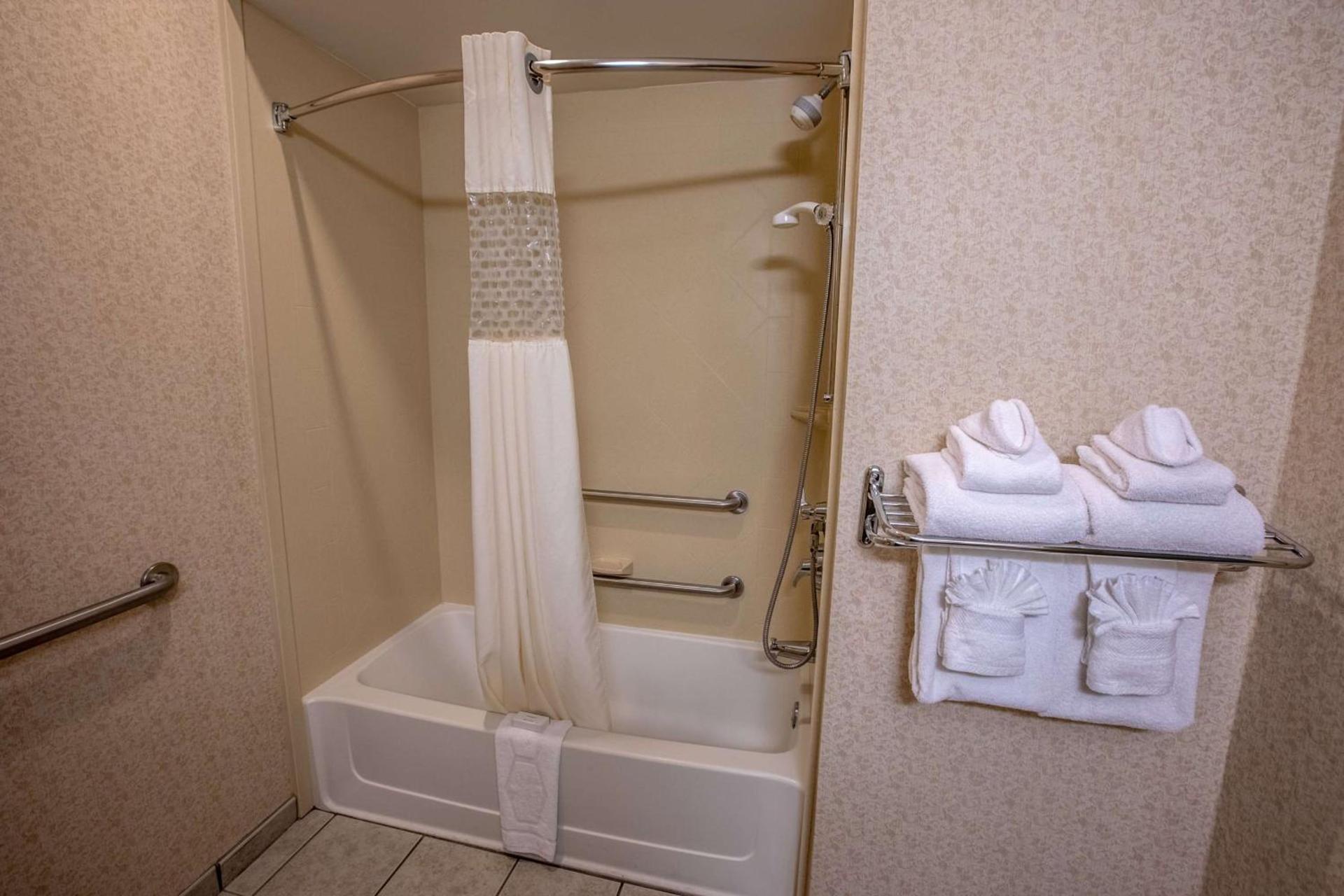 Hampton Inn Hadley-Amherst Area photo 27