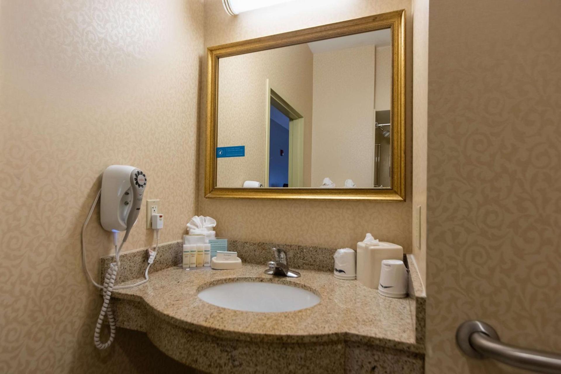 Hampton Inn Hadley-Amherst Area photo 31