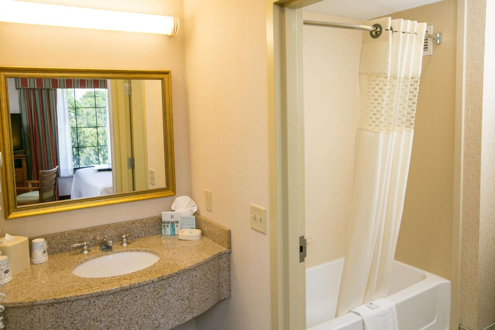 Hampton Inn Hadley-Amherst Area photo 36