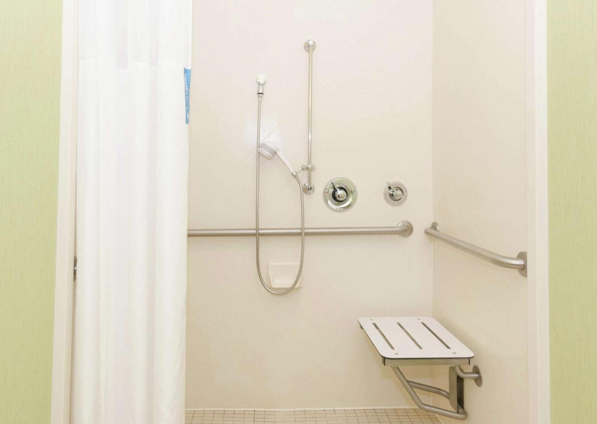 Hampton Inn Hickory photo 36
