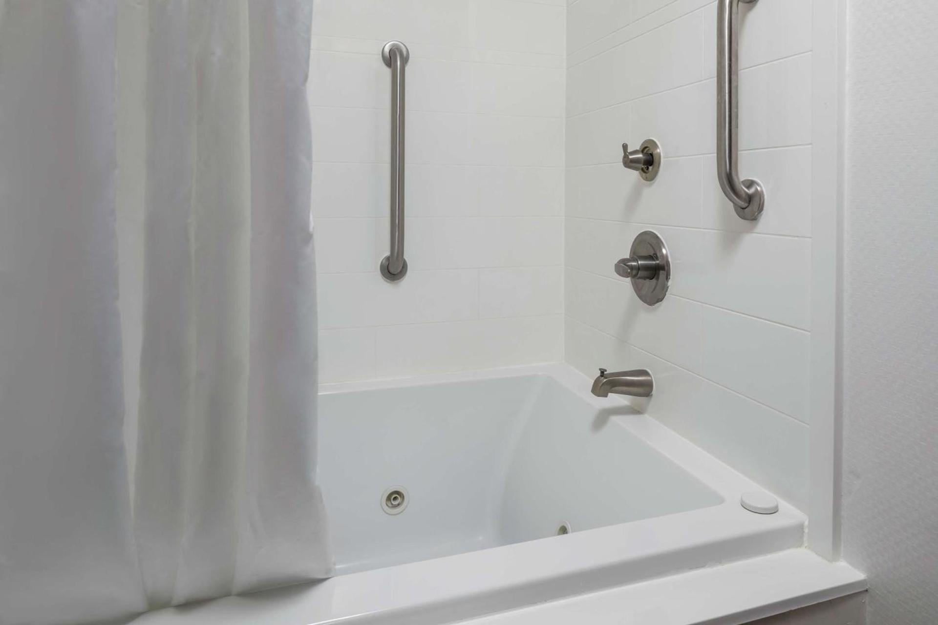 Hampton Inn Helen photo 18