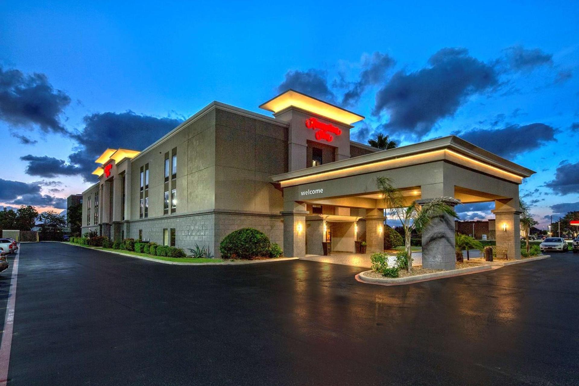 Hampton Inn Houston Baytown photo 2