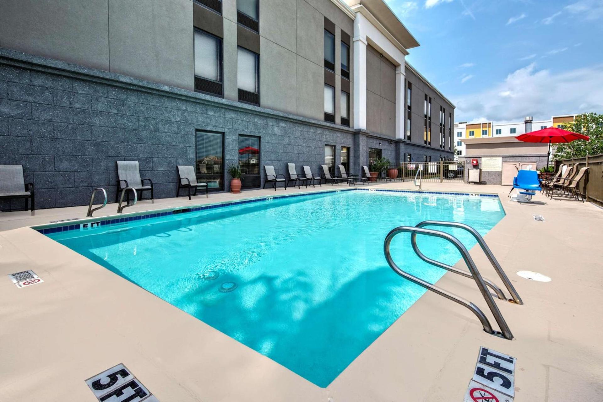 Hampton Inn Houston Baytown photo 8