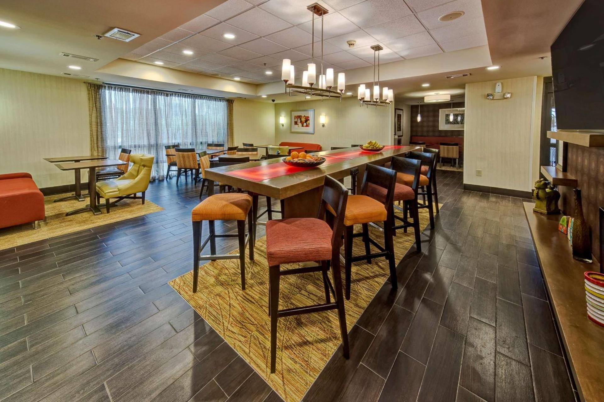 Hampton Inn Houston Baytown photo 6